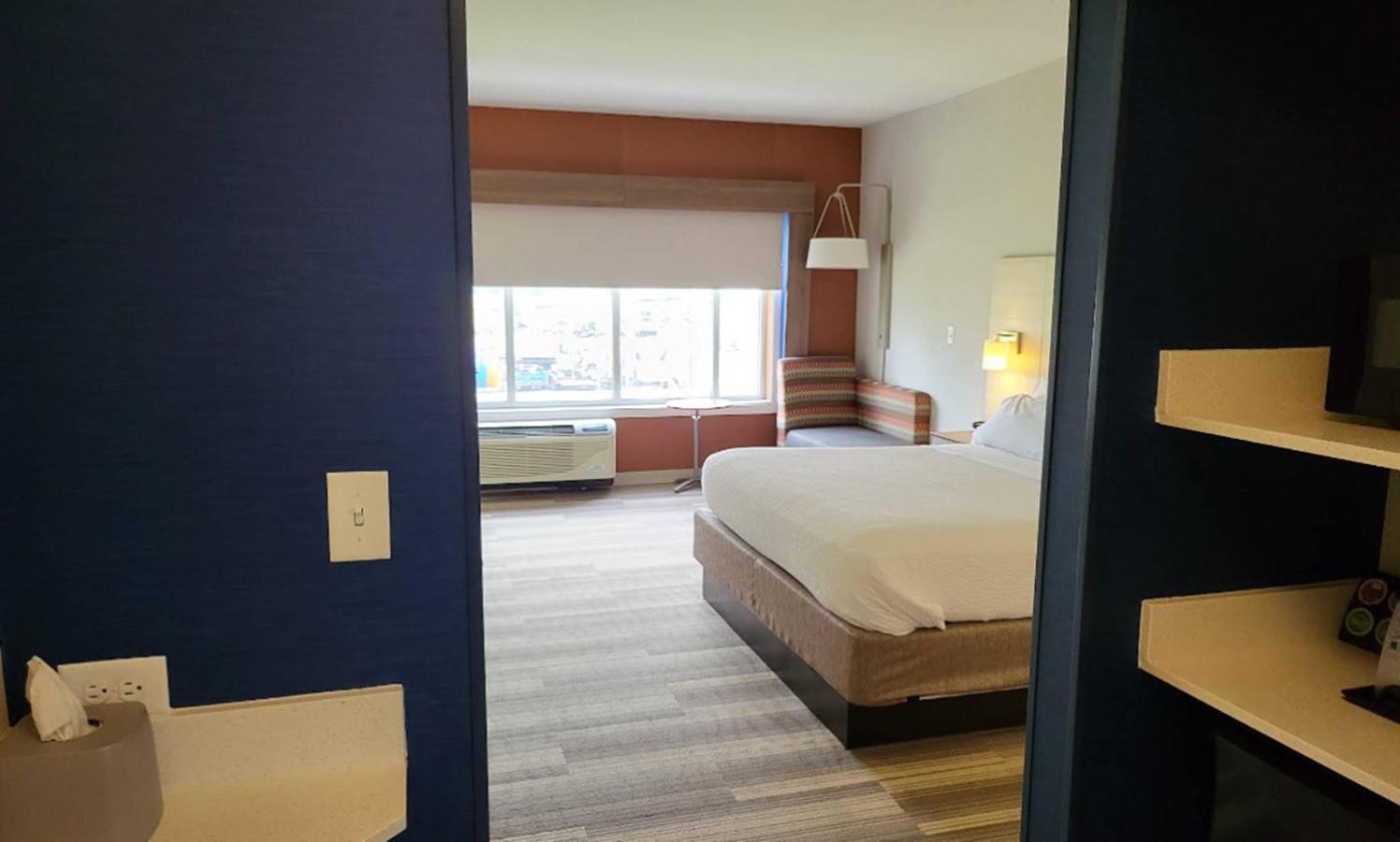 Standard King Room - Communications Accessible