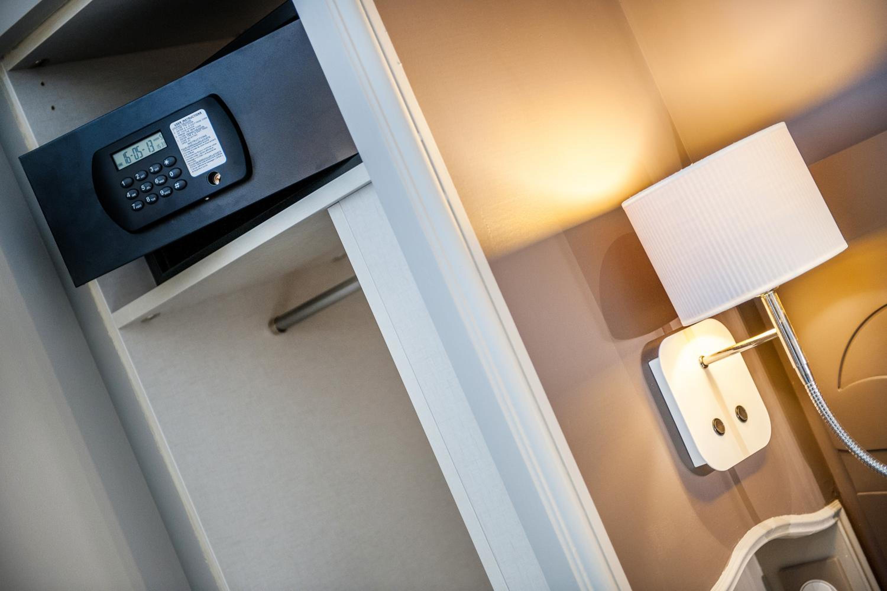 Deluxe Twin Room - Photo 3