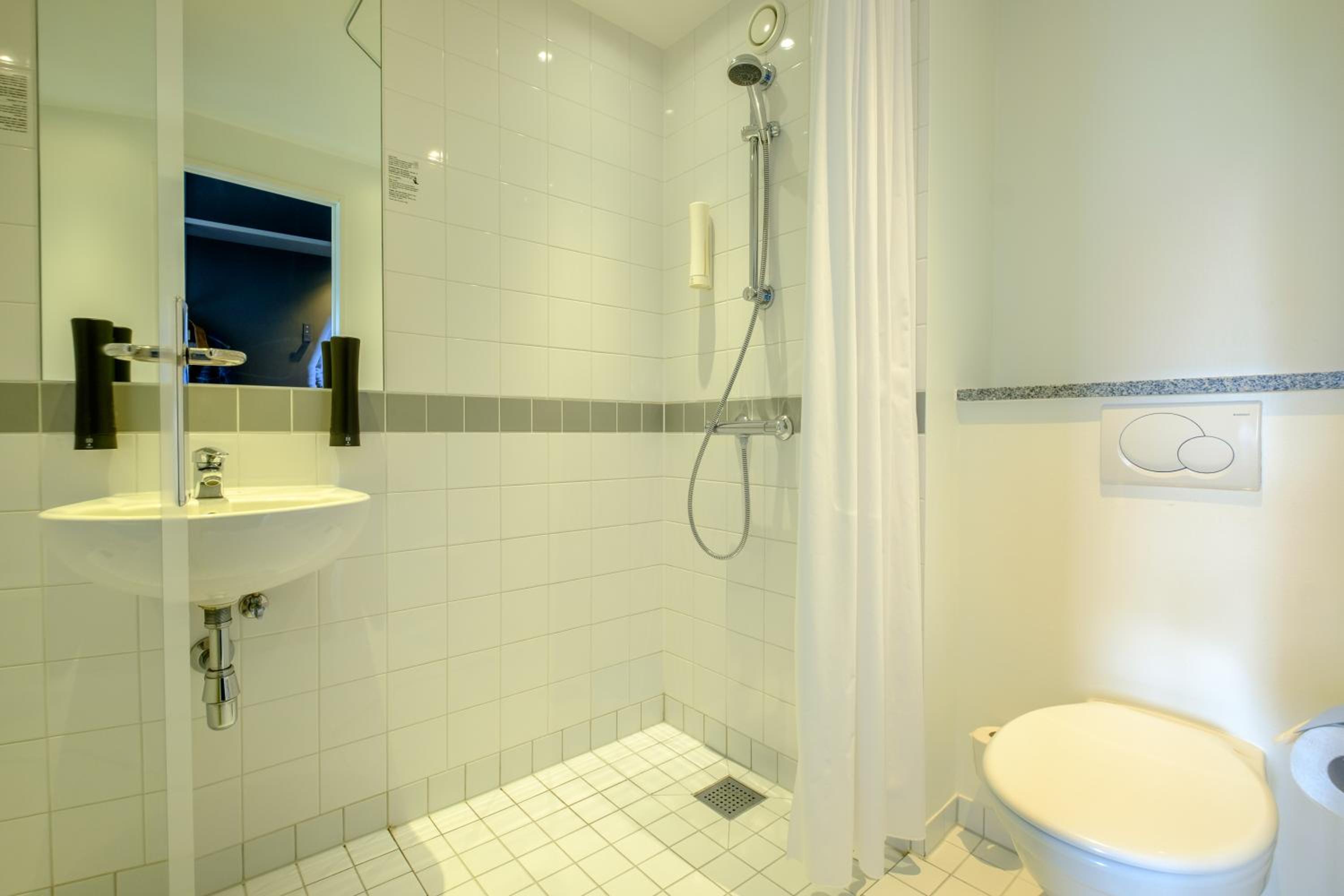 Twin Room - Photo 3