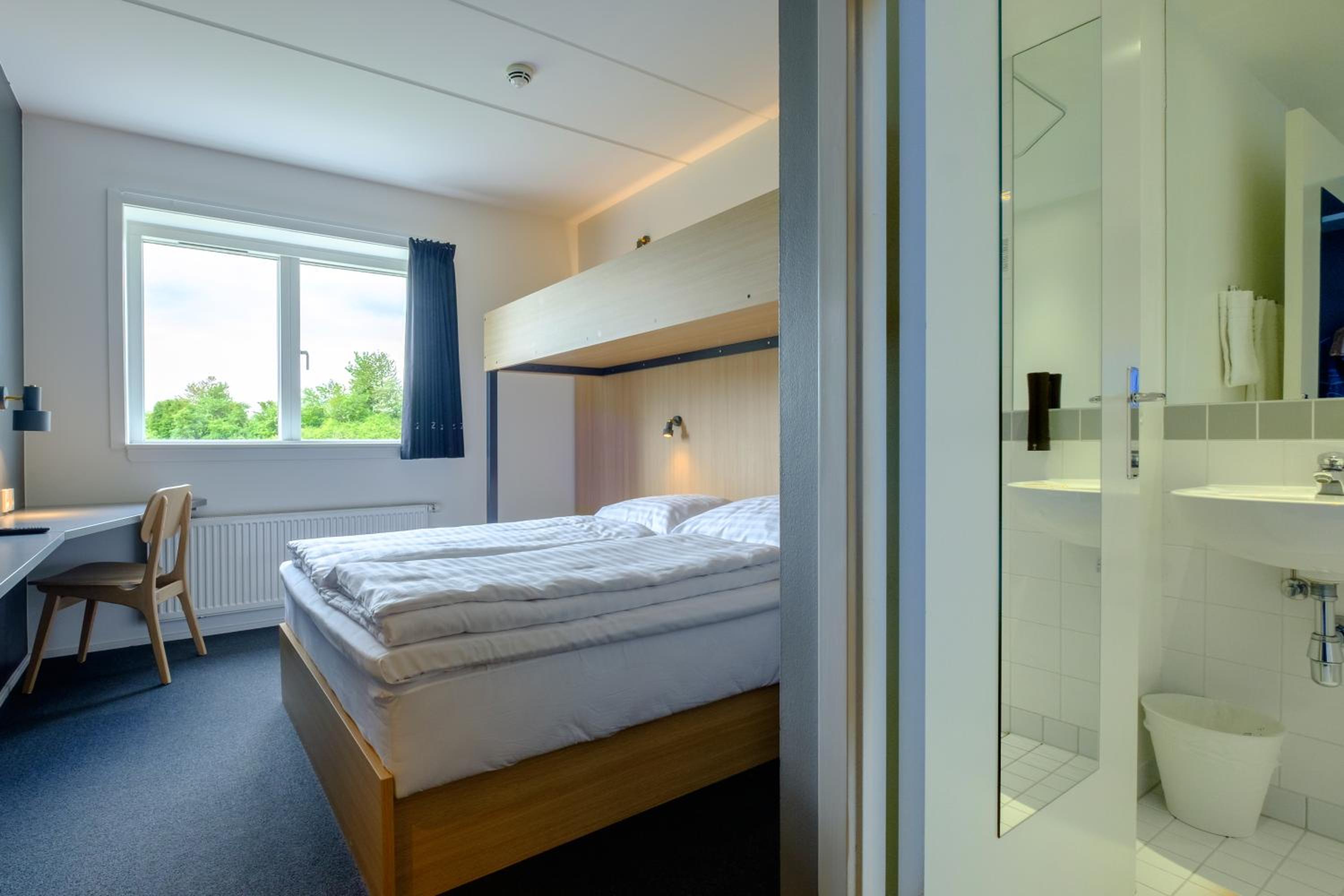 Twin Room - Photo 2