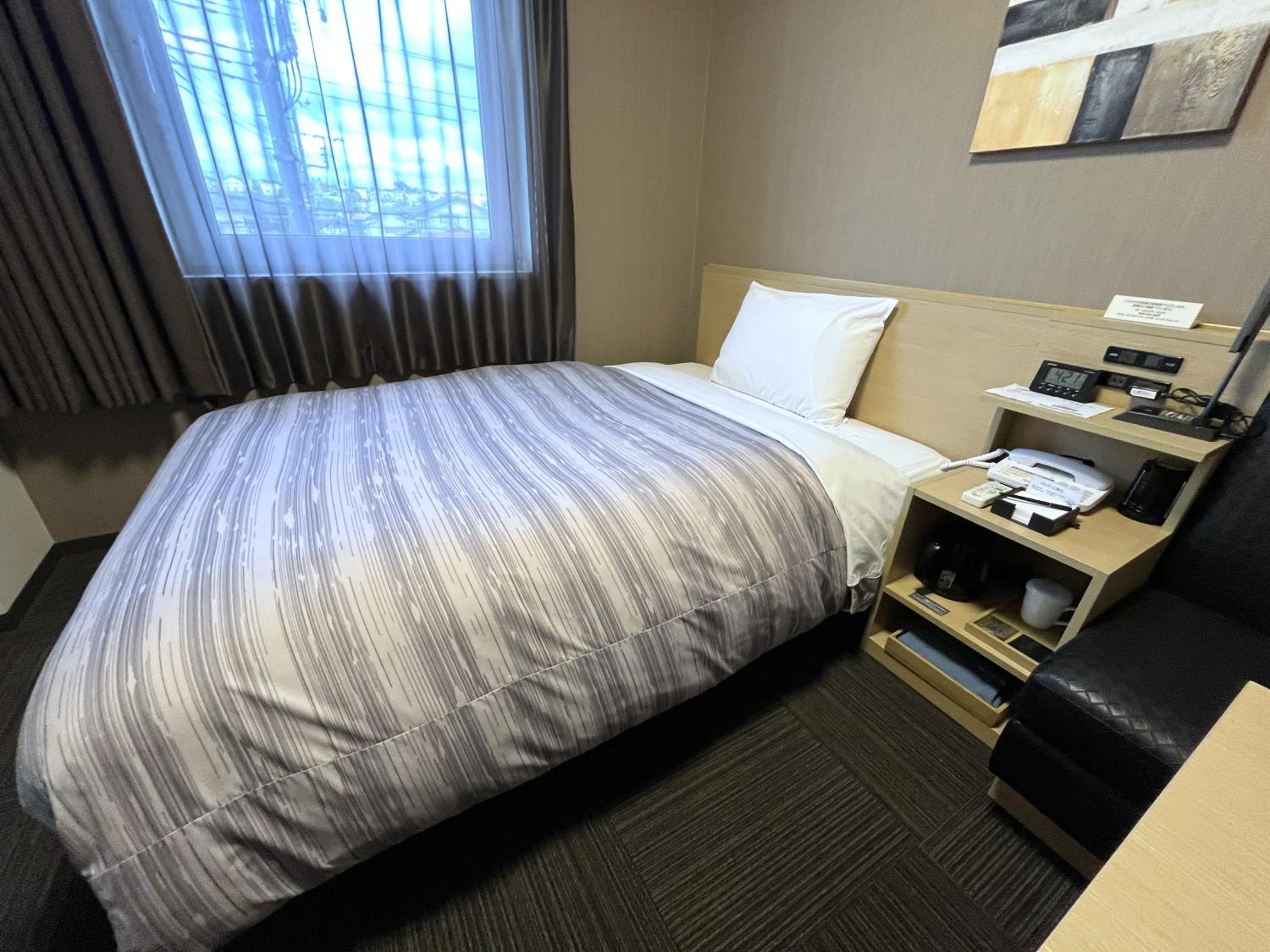 Single Room - Non-Smoking - With Smoking Area on the Floor
