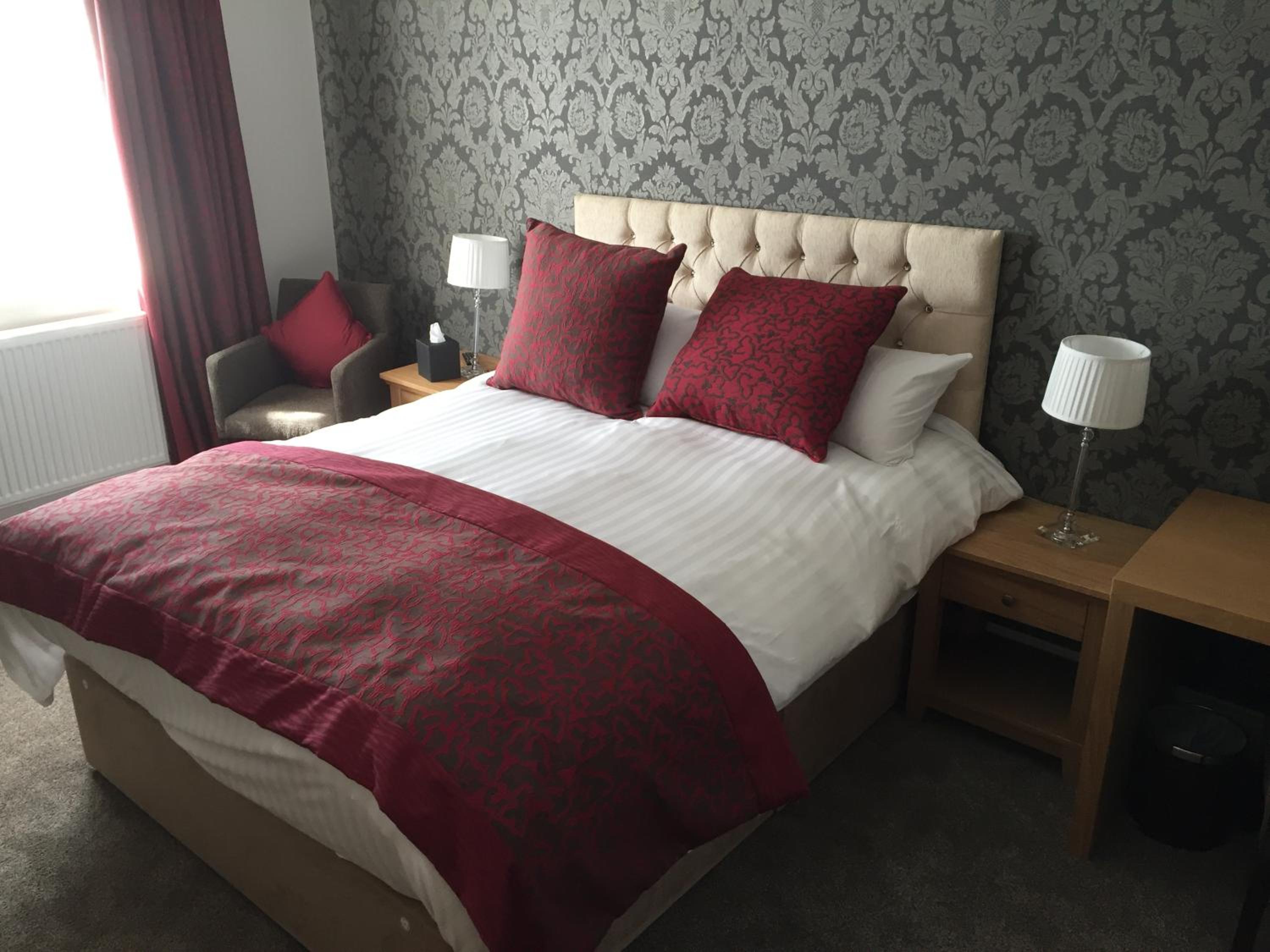 Deluxe Double Room with Bath - Photo 3