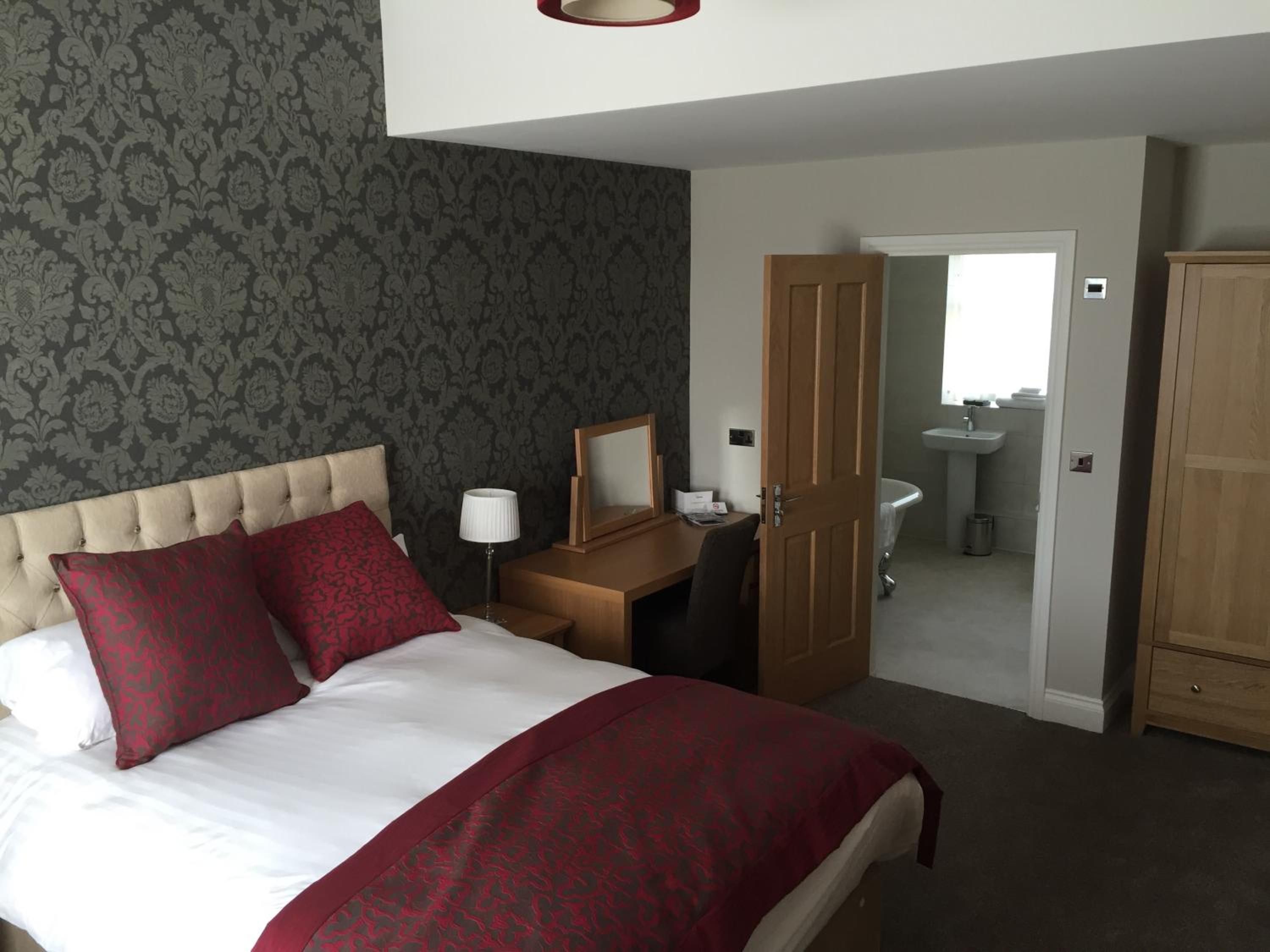 Deluxe Double Room with Bath - Photo 1