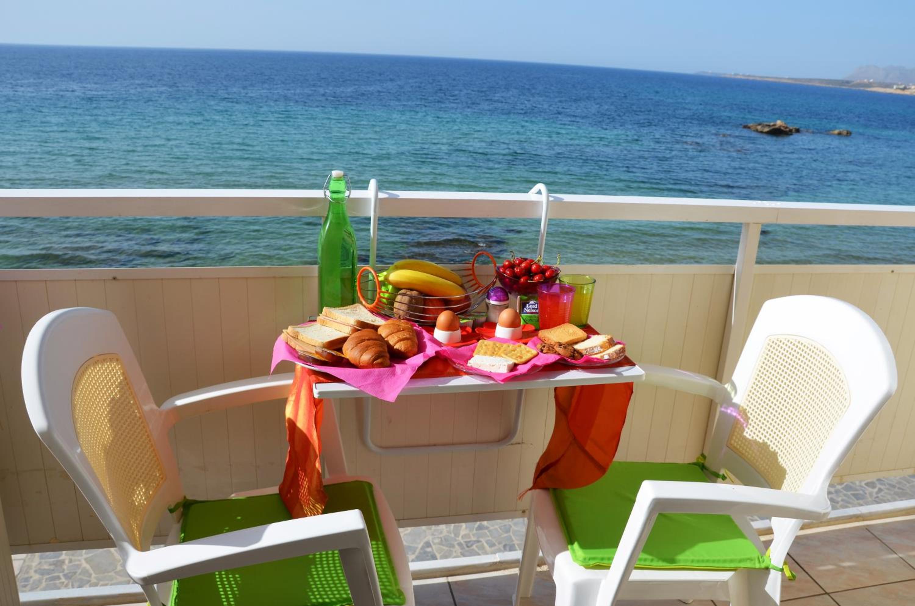 Double Studio with Sea View - Photo 3