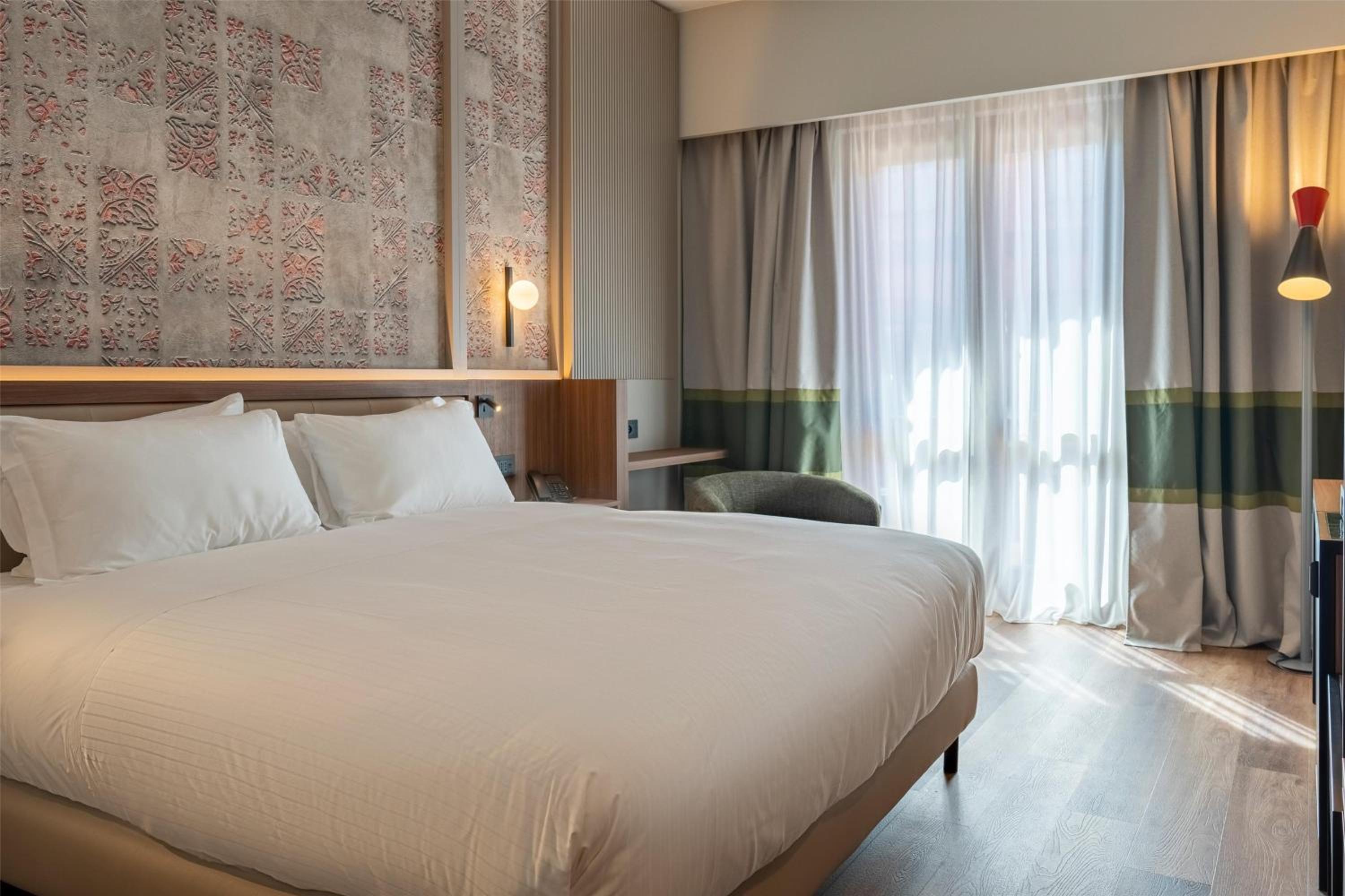 King Room with Terrace thumbnail 6