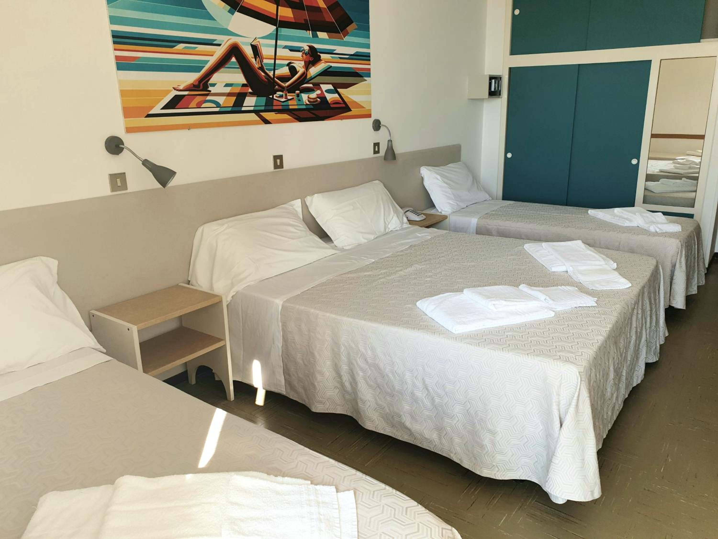 Quadruple Room with Balcony and Side Sea View photo 3