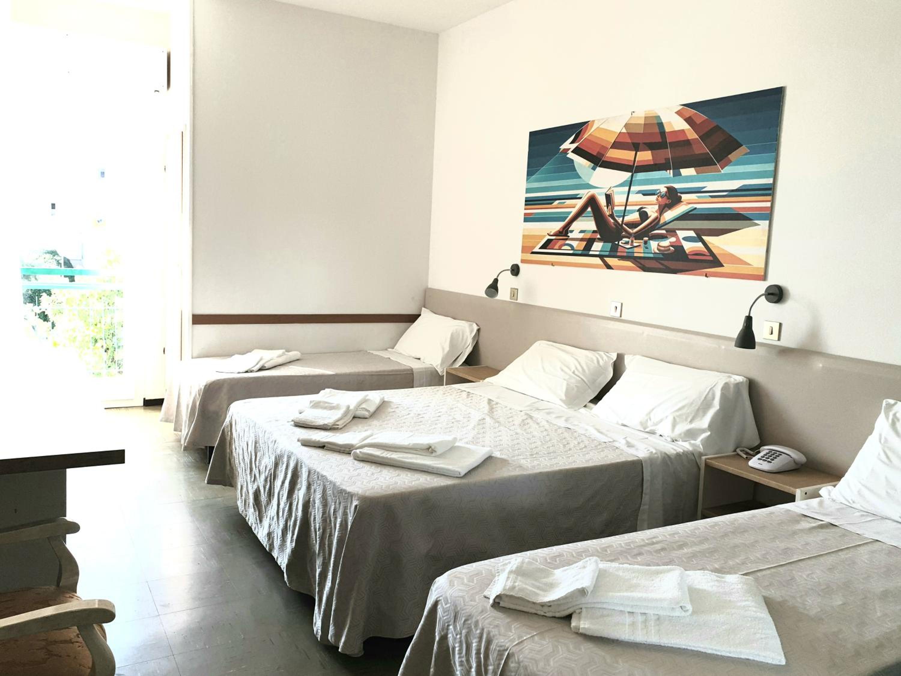 Quadruple Room with Balcony and Side Sea View photo 2