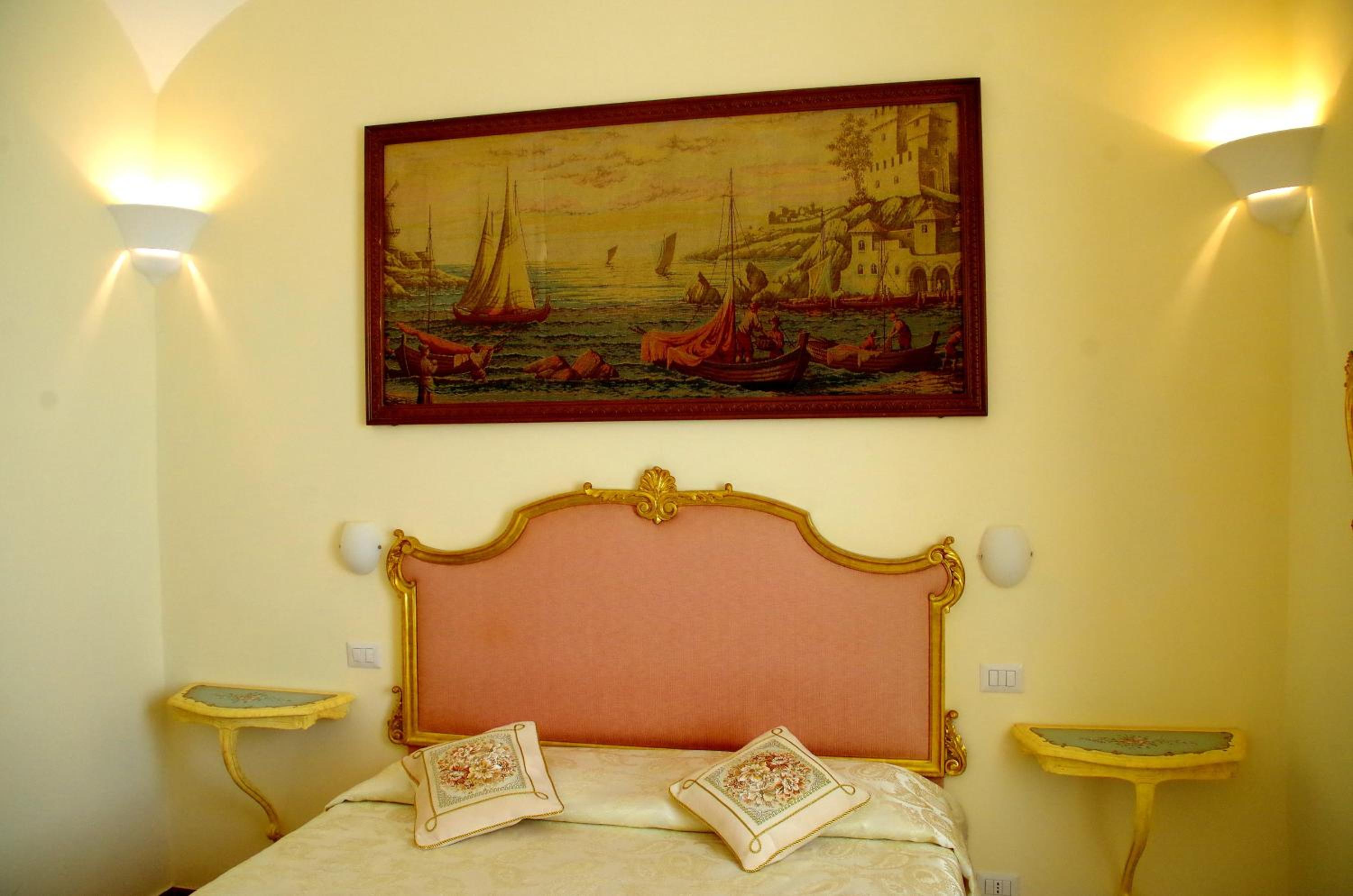 Deluxe Double or Twin Room - Photo 8