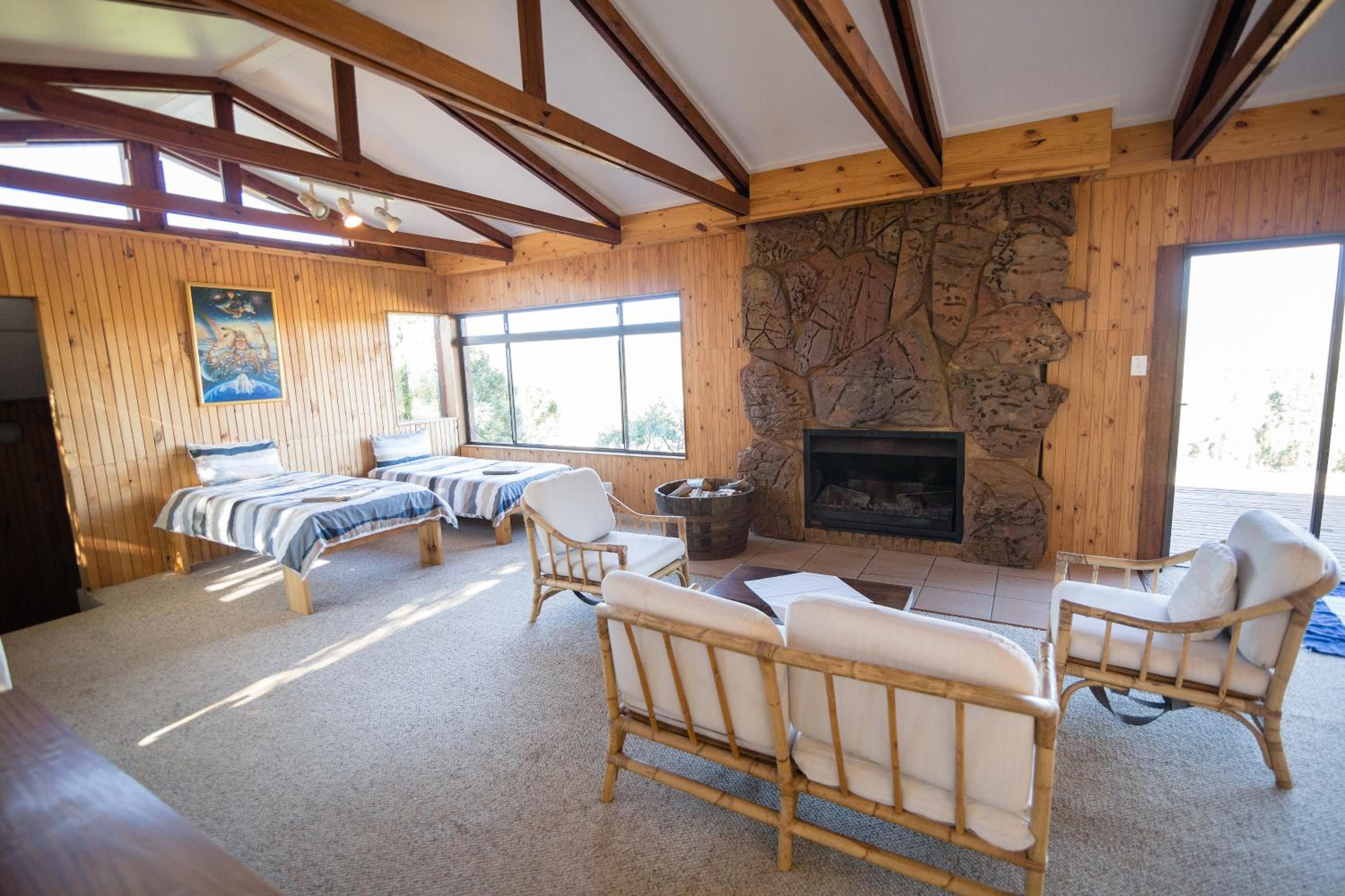 Six-Bedroom House - Photo 14
