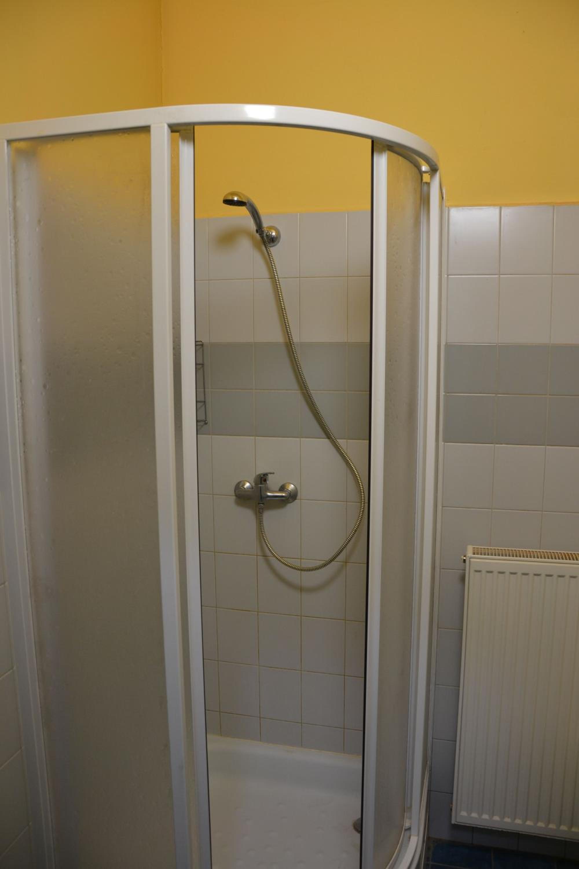 Standard Twin Room - Photo 5