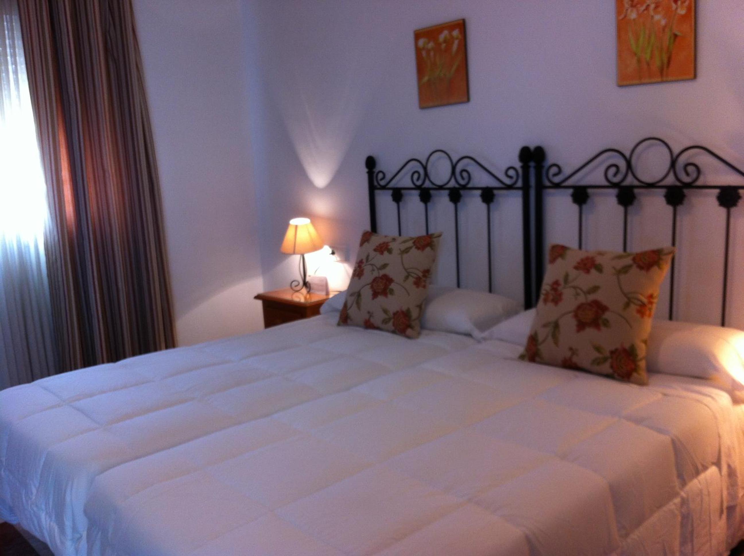 Double or Twin Room - Photo 6