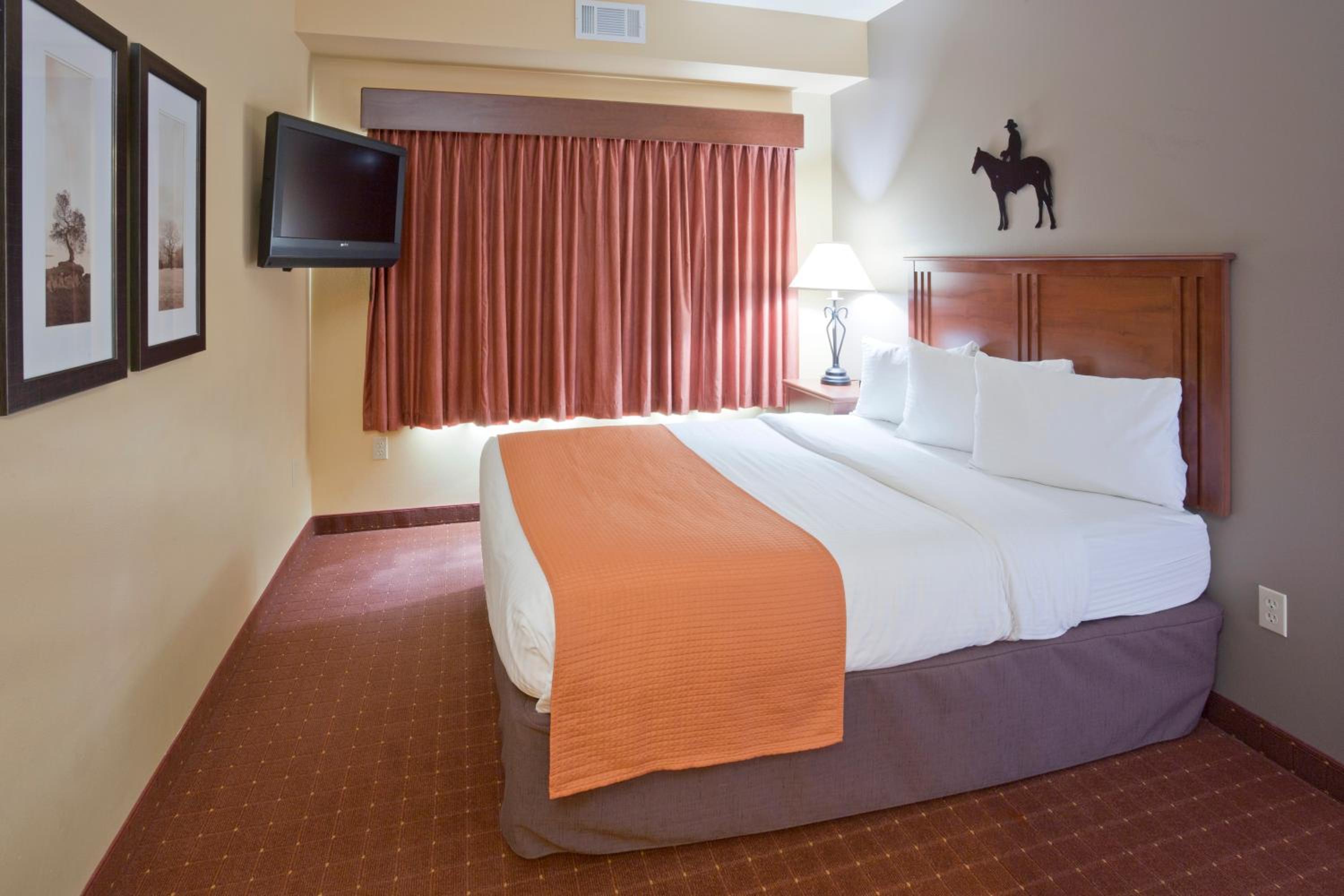 Two-Bedroom Suite with a King Bed and a Queen Bed - Non Smoking - Photo 10