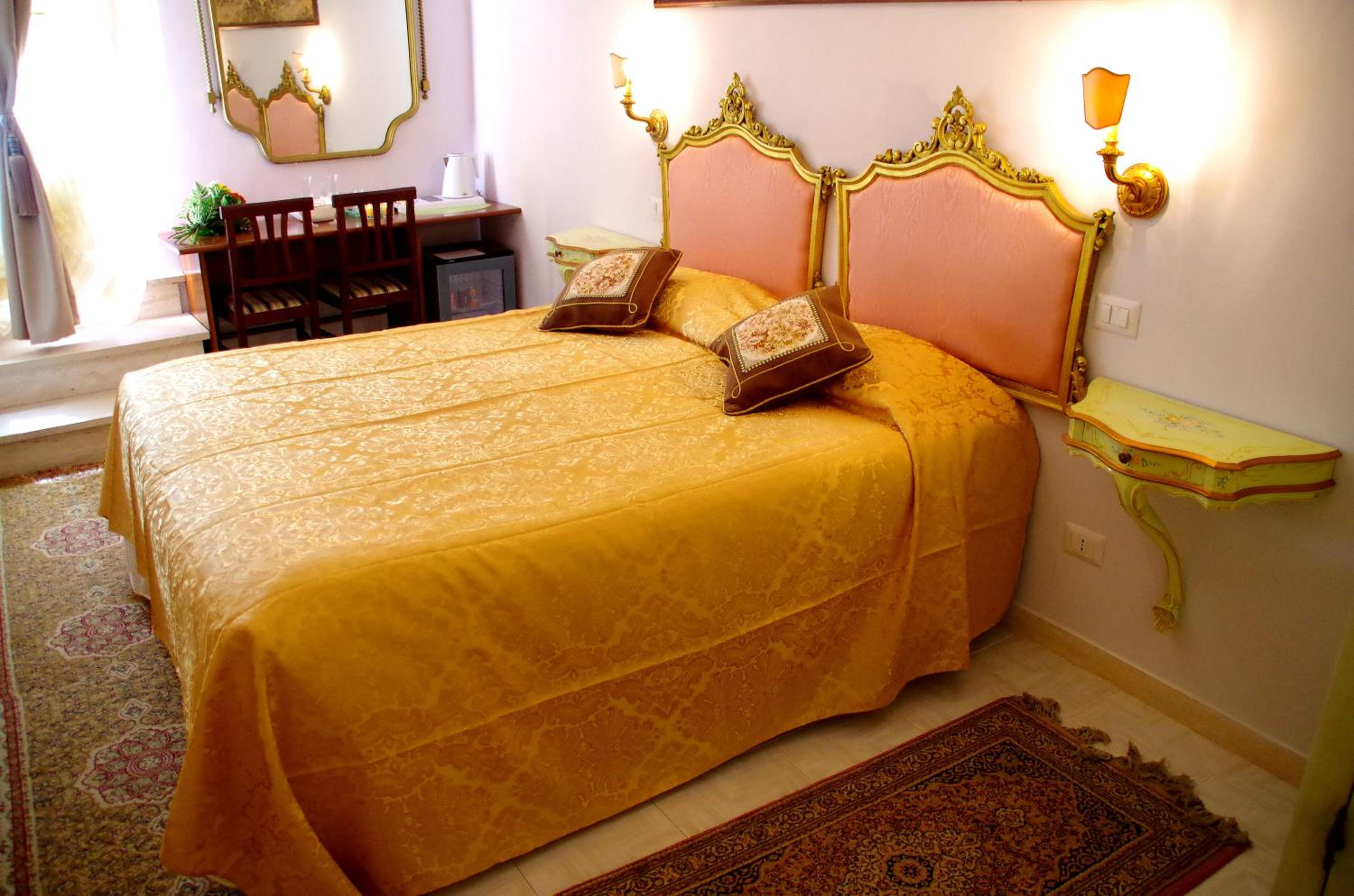 Deluxe Double or Twin Room - Photo 9