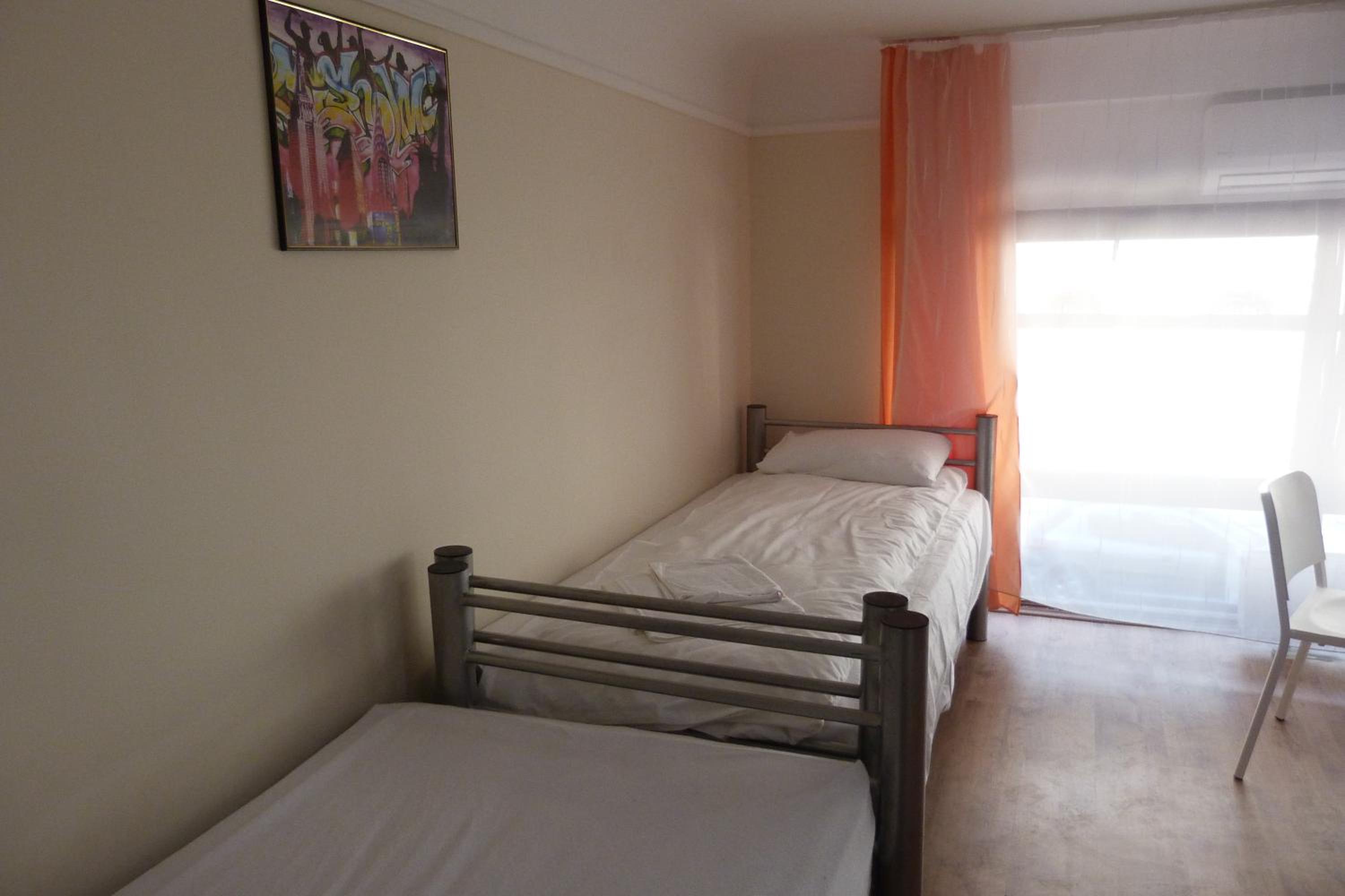 Quadruple Room with Private Bathroom - Photo 9