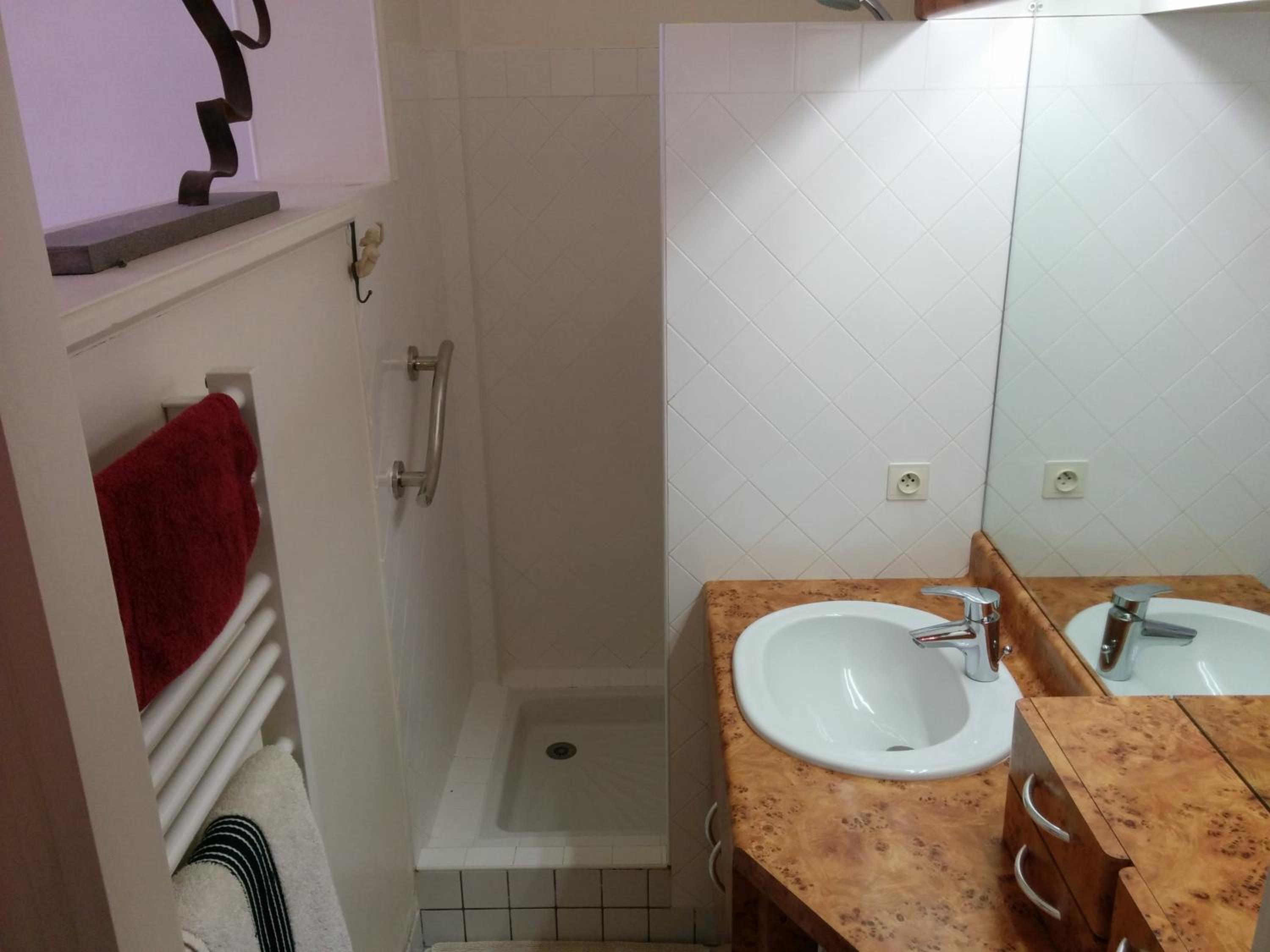 Three-Bedroom Apartment - Photo 14