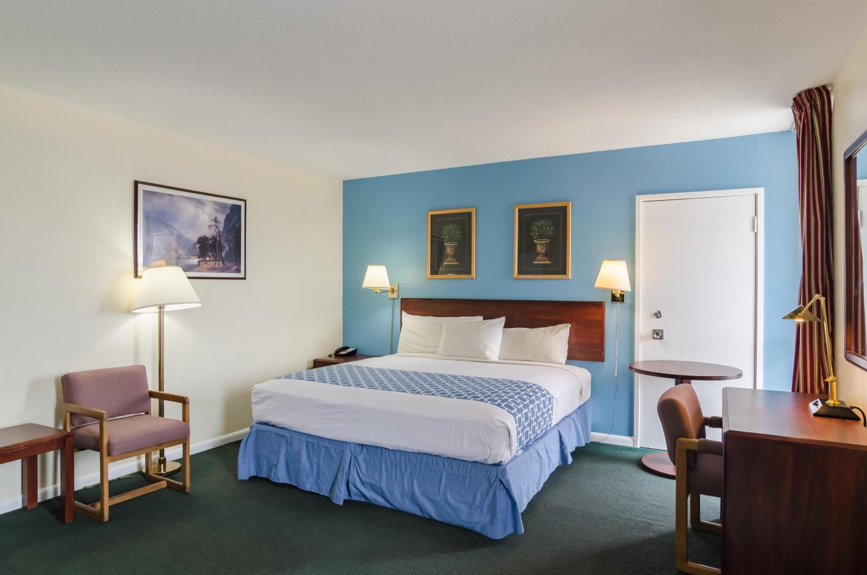 King Room - Non-Smoking photo 1