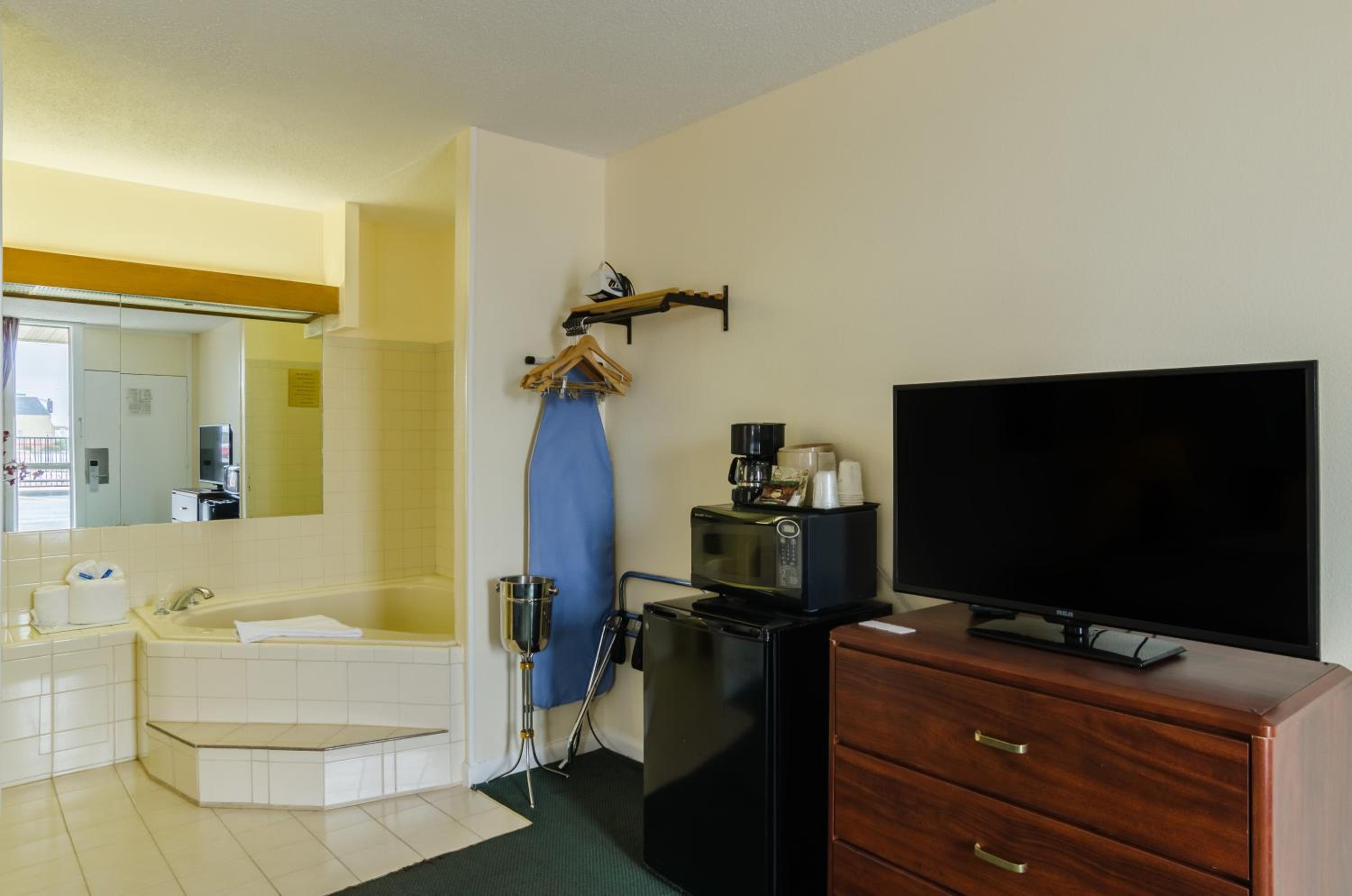 King Suite with Spa Bath- Non Smoking photo 3