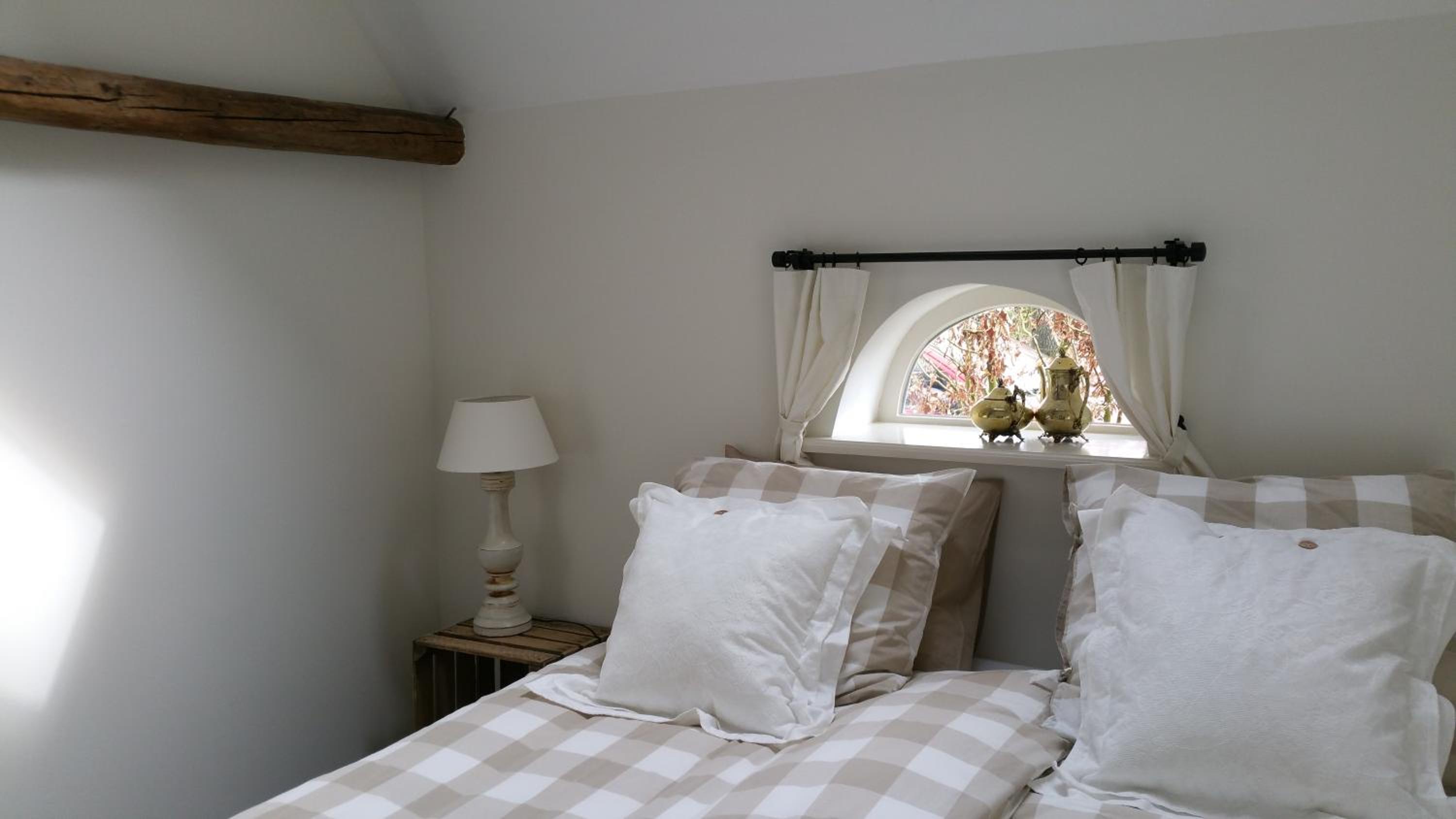 One-Bedroom Apartment - Photo 1