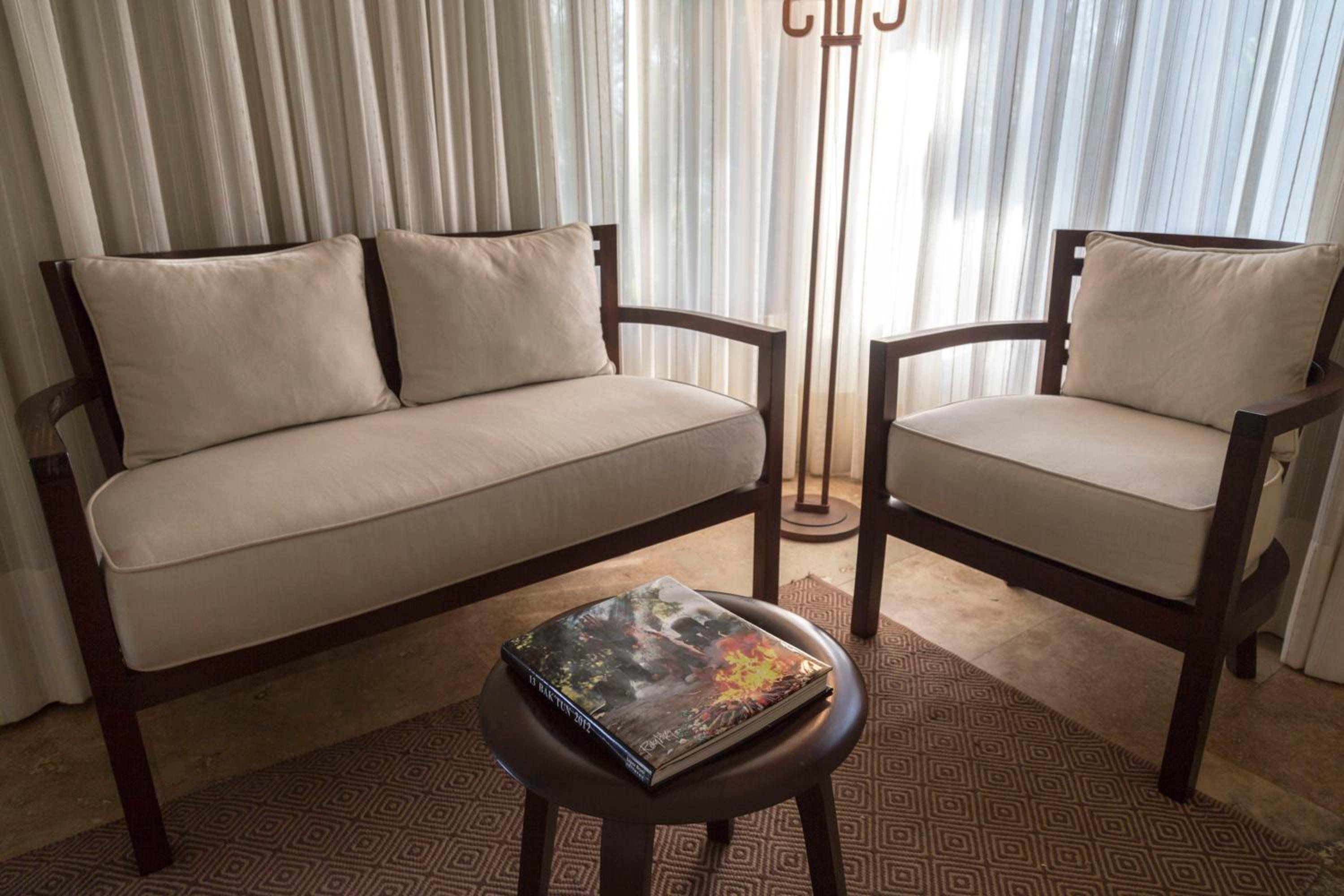 Lake Breeze Suite Queen - Photo 14