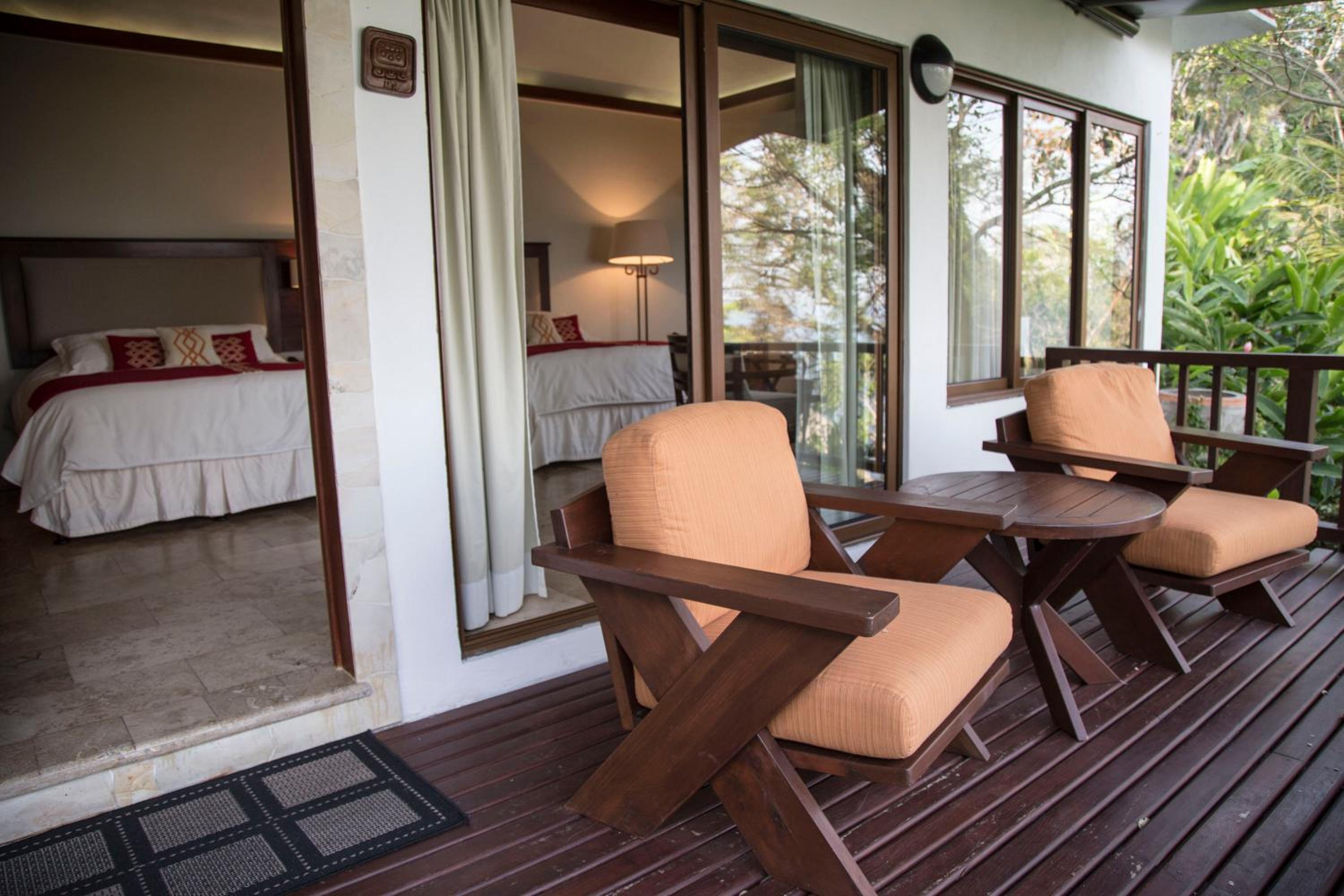 Lake Breeze Suite Queen - Photo 17