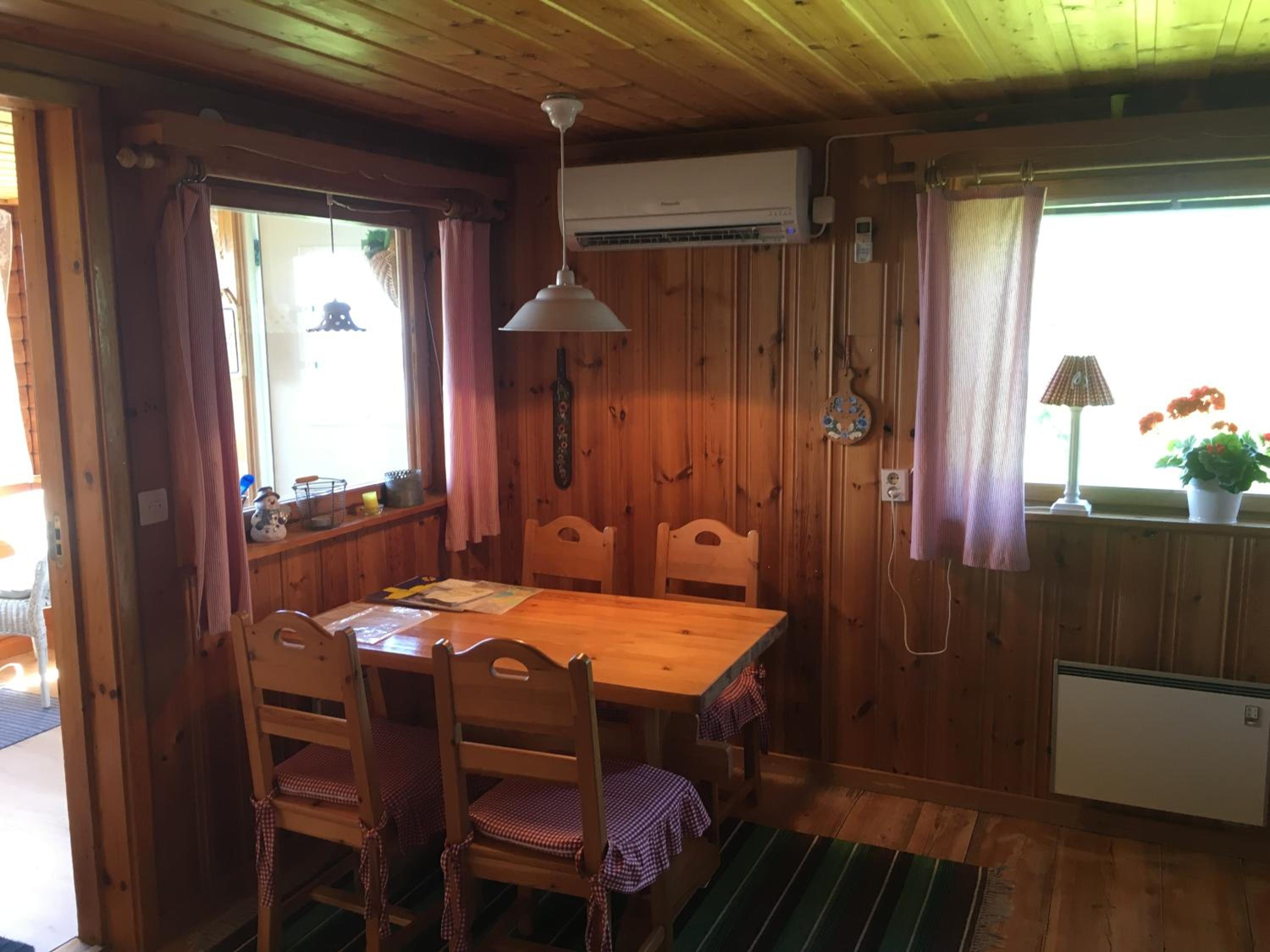 One-Bedroom Cottage with Lake View  photo 3
