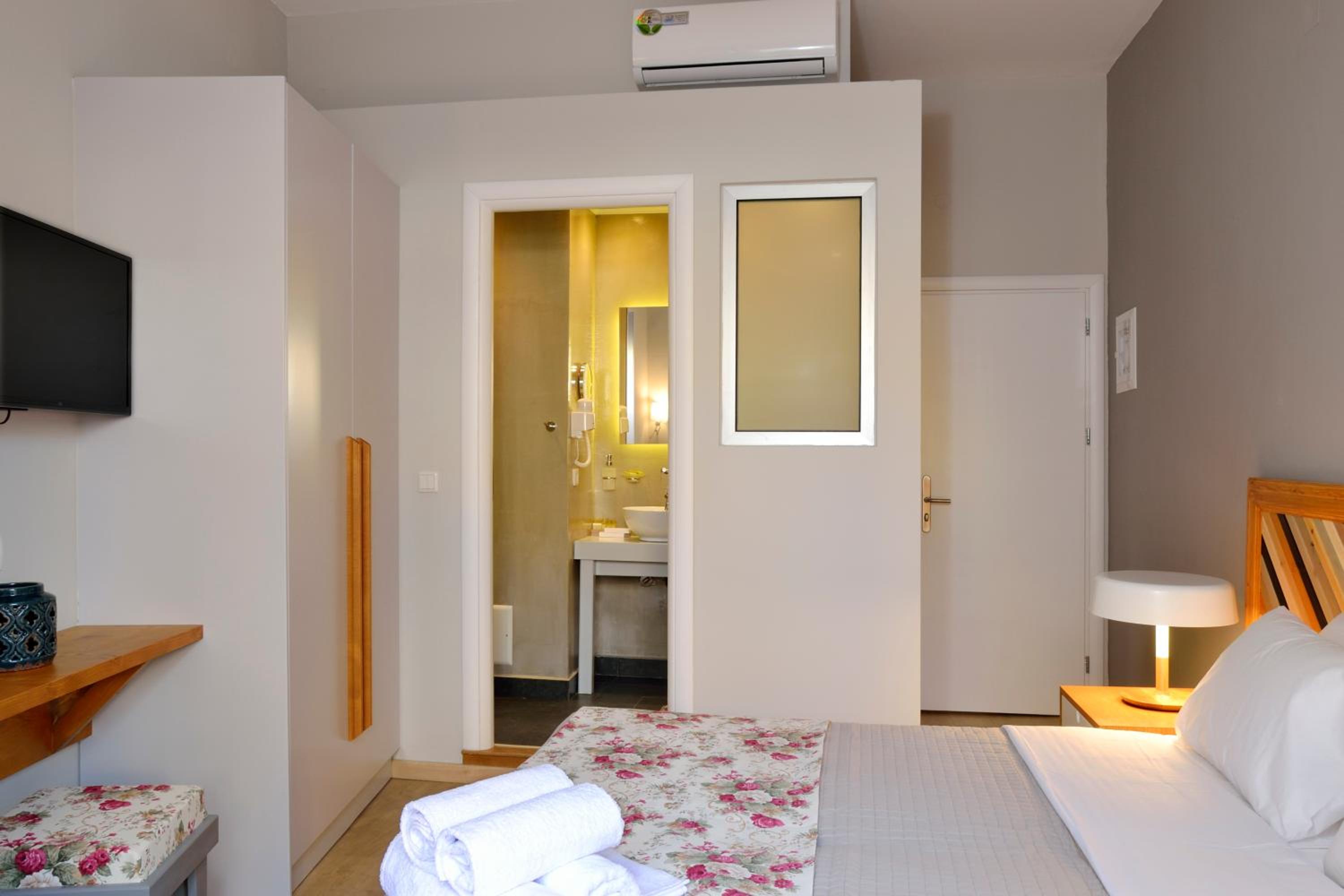 Classic Room with Balcony photo 2