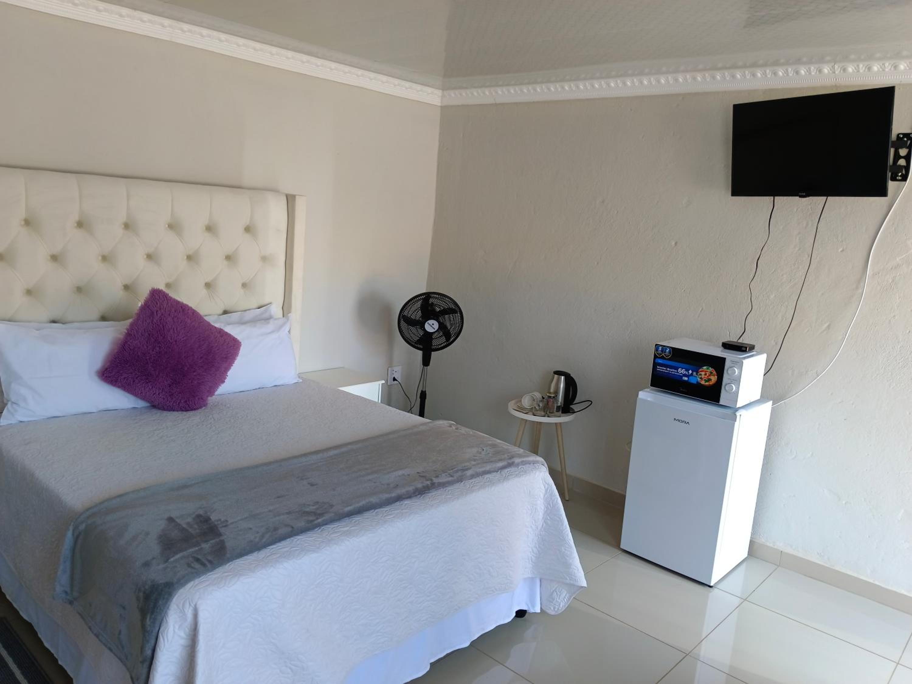 Deluxe Double Room with Shower photo 3