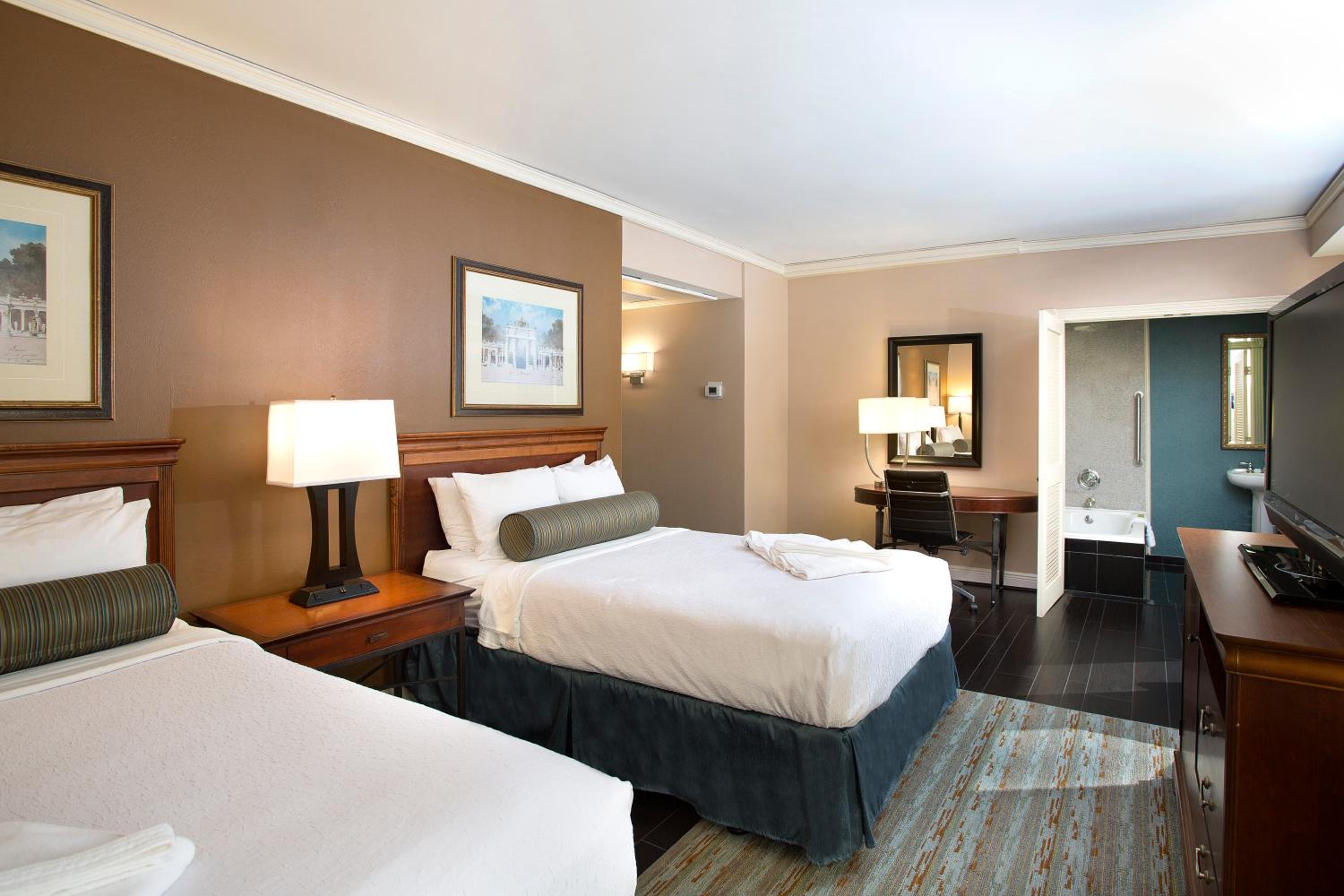 Deluxe Double Room with Two Double Beds - Photo 1