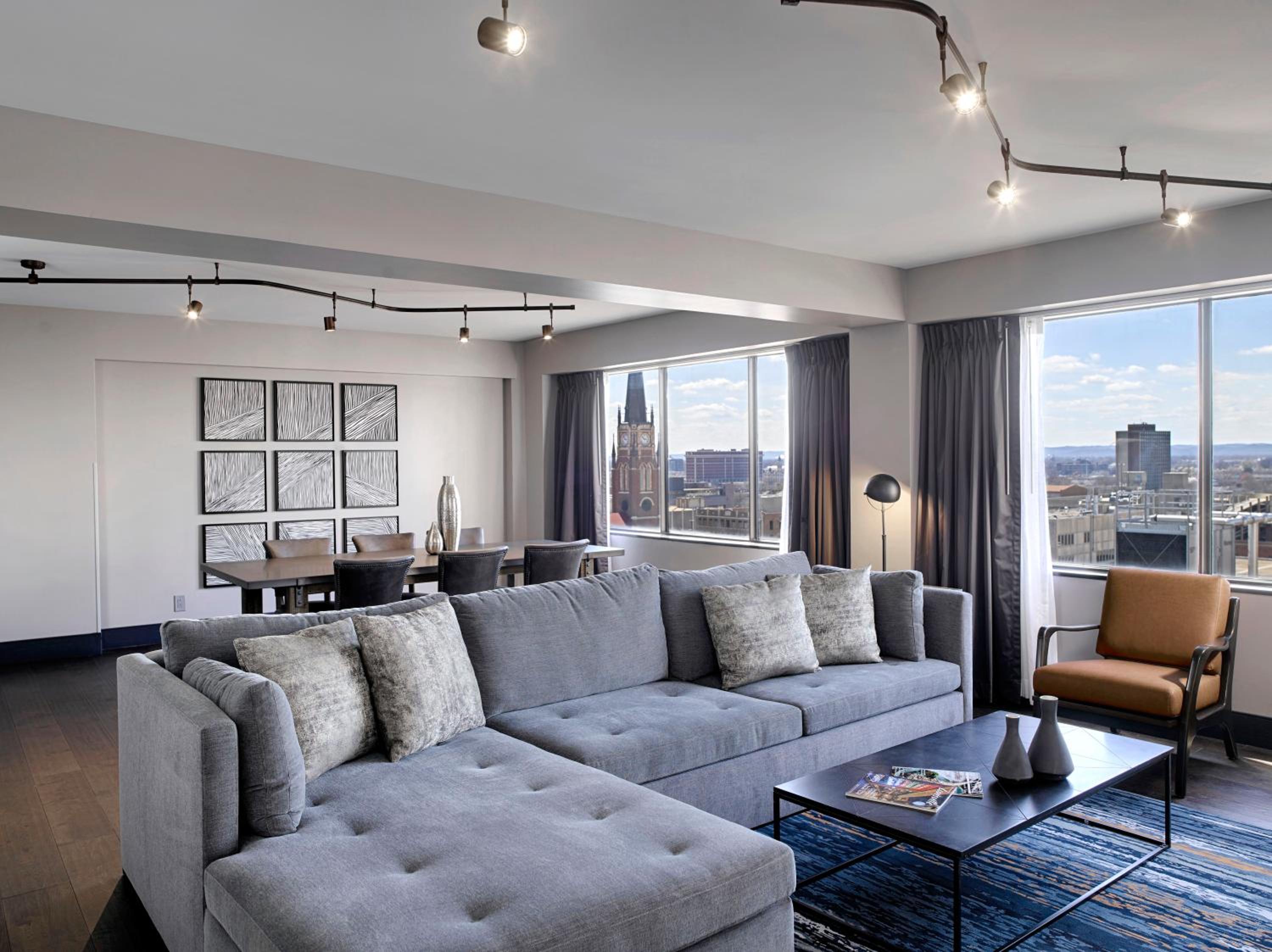 VIP Suite - Photo 5