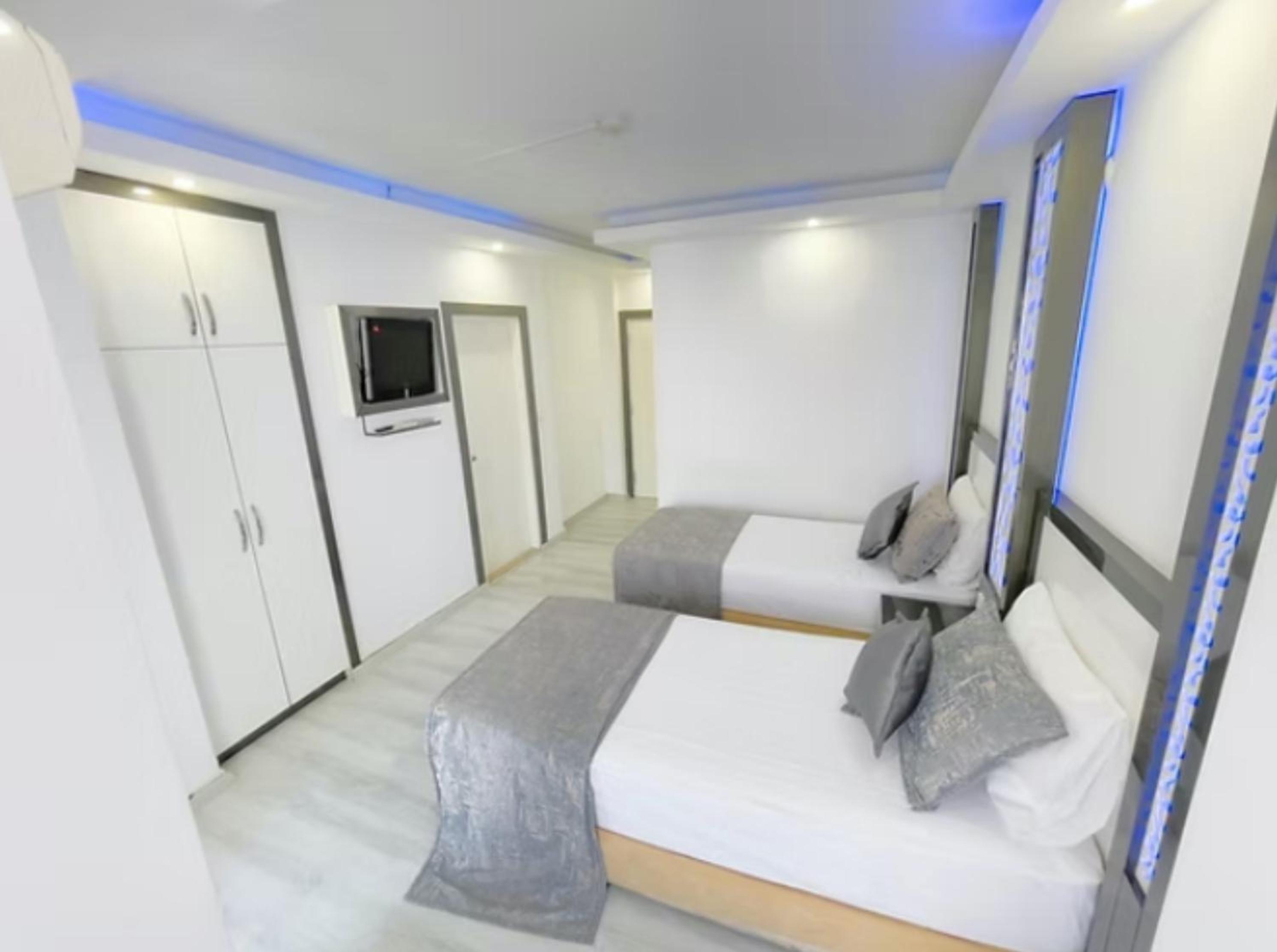 Standard Twin Room - Photo 1