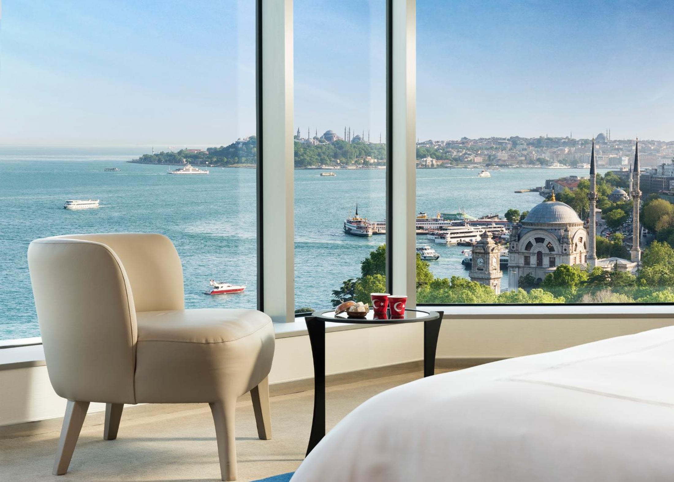 Corner Room with Bosphorus View thumbnail 6