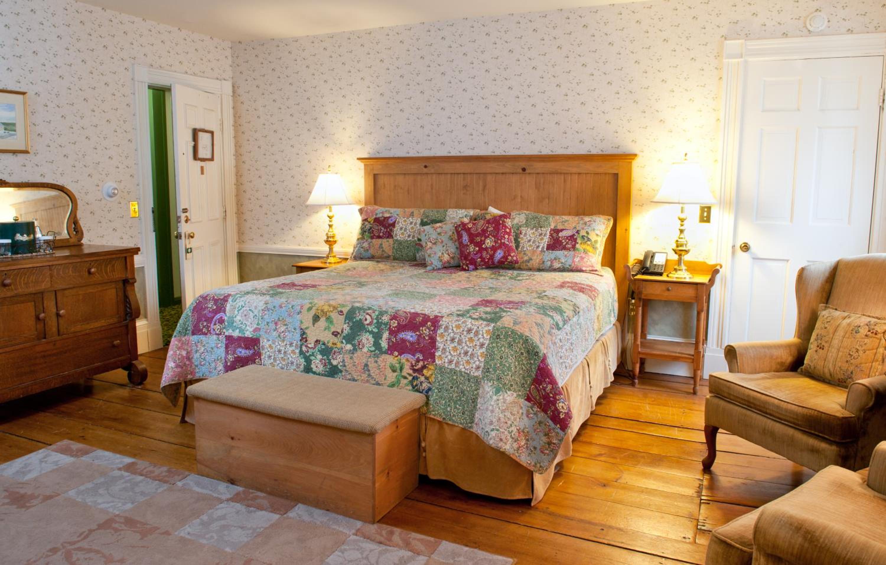 Deluxe King Room - Photo 4