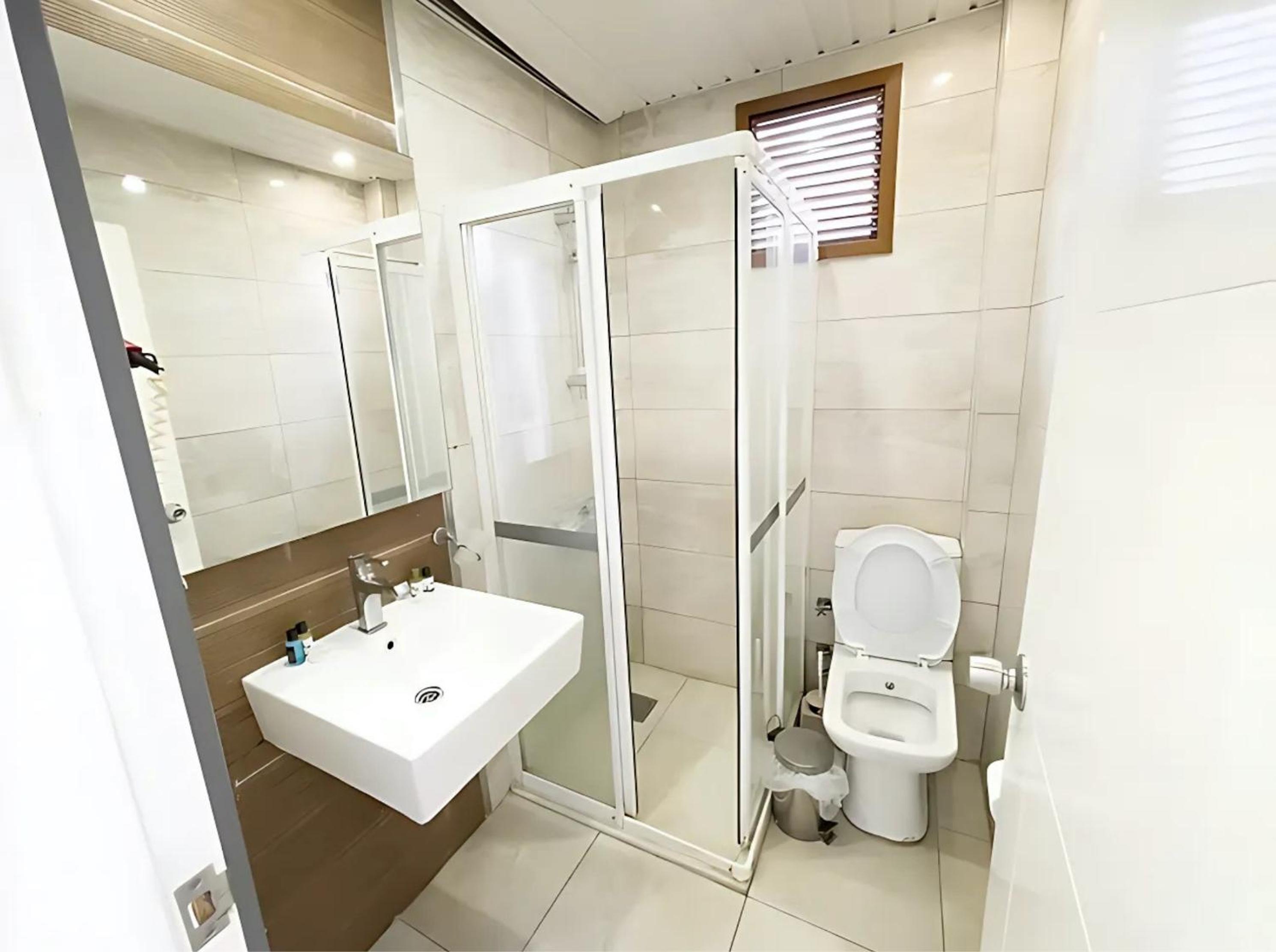 Standard Twin Room - Photo 4