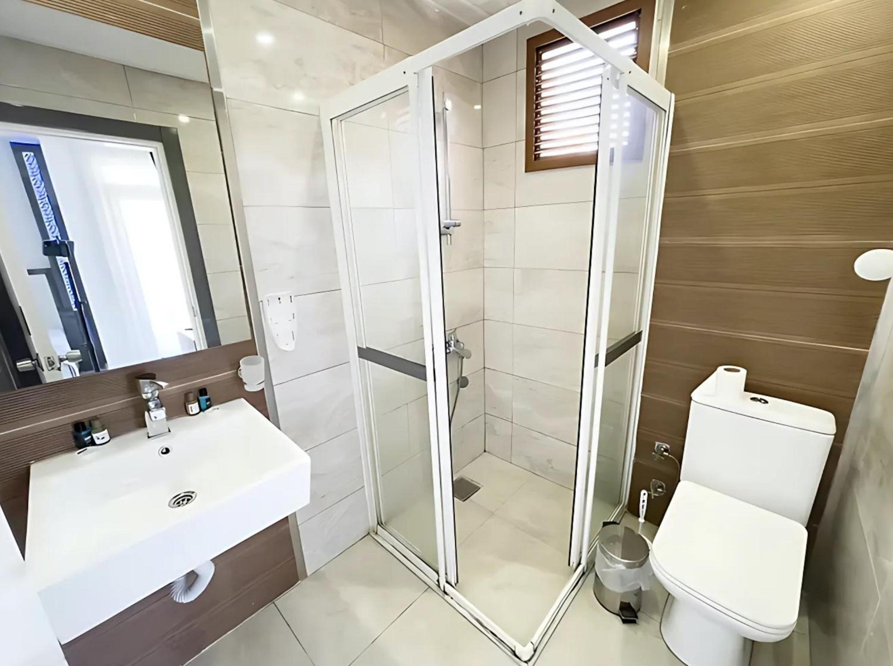Standard Twin Room - Photo 5