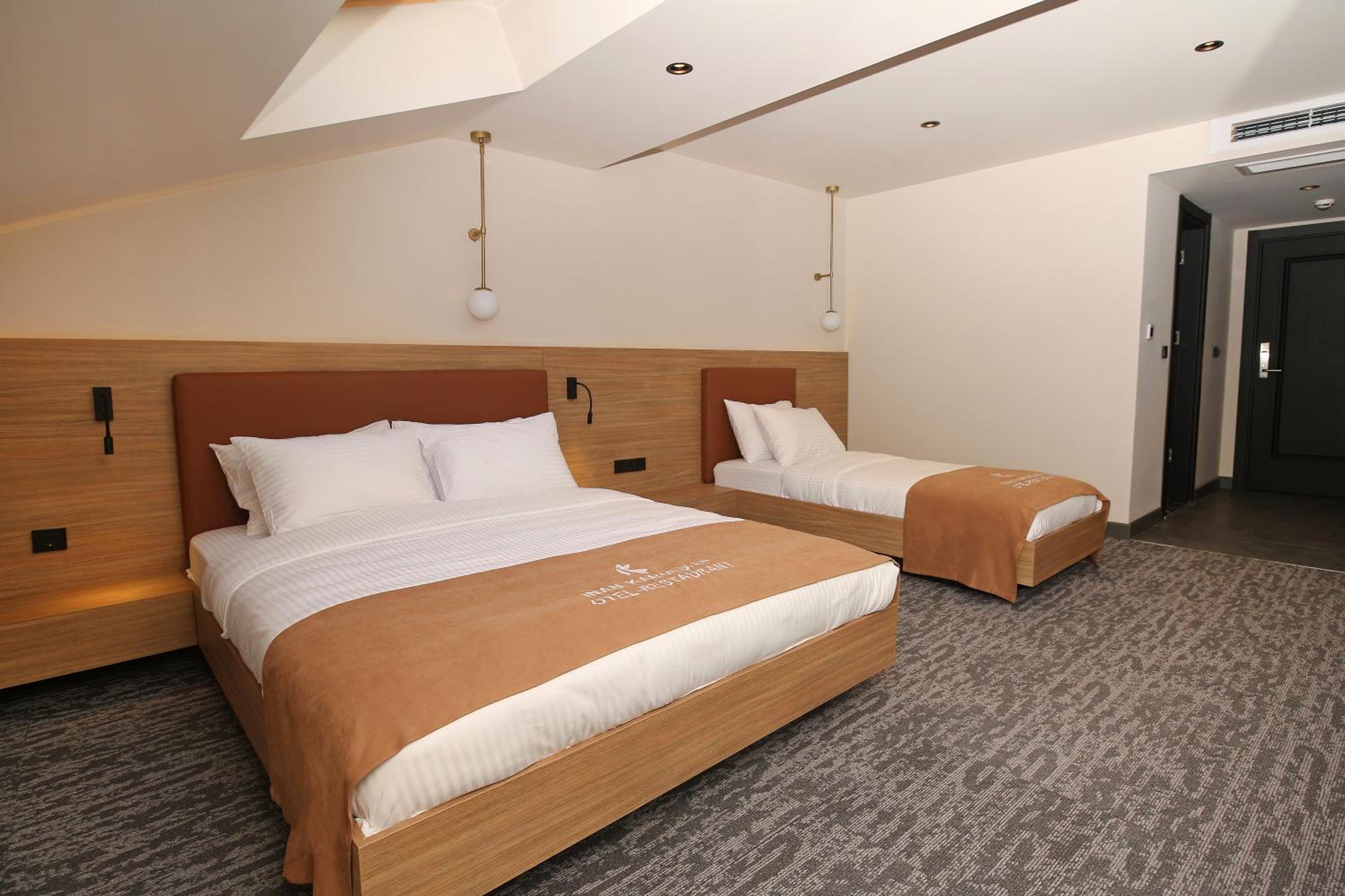 Economy Triple Room