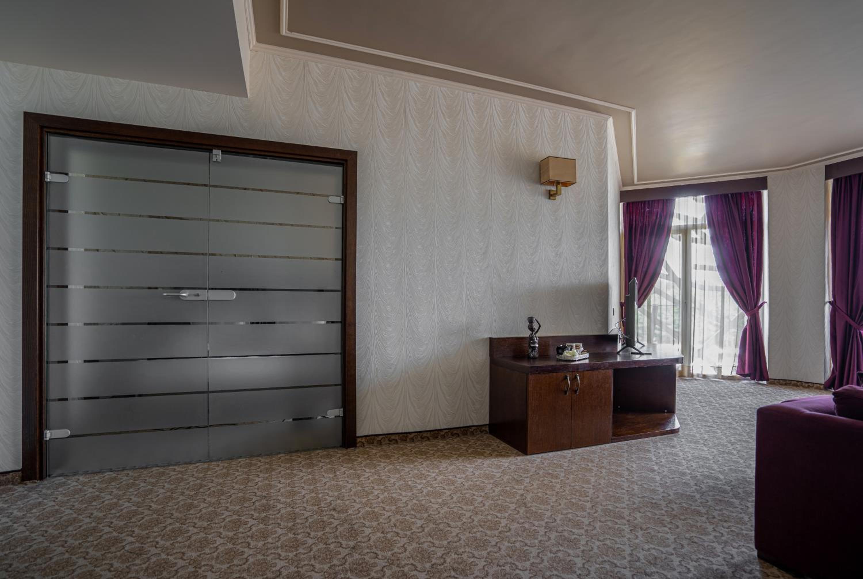 One-Bedroom Deluxe Apartment with Balcony photo 2