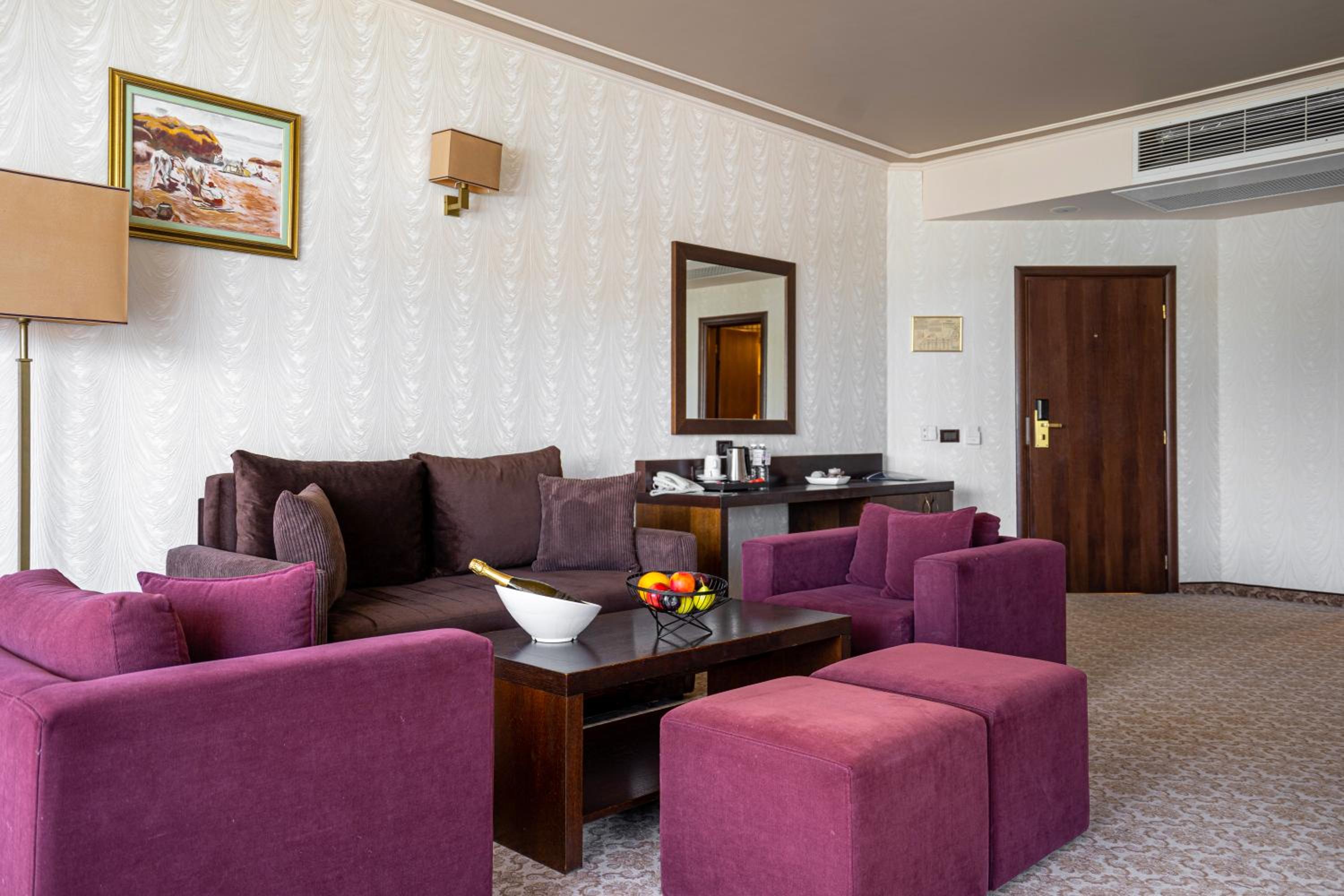 One-Bedroom Deluxe Apartment with Balcony photo 1