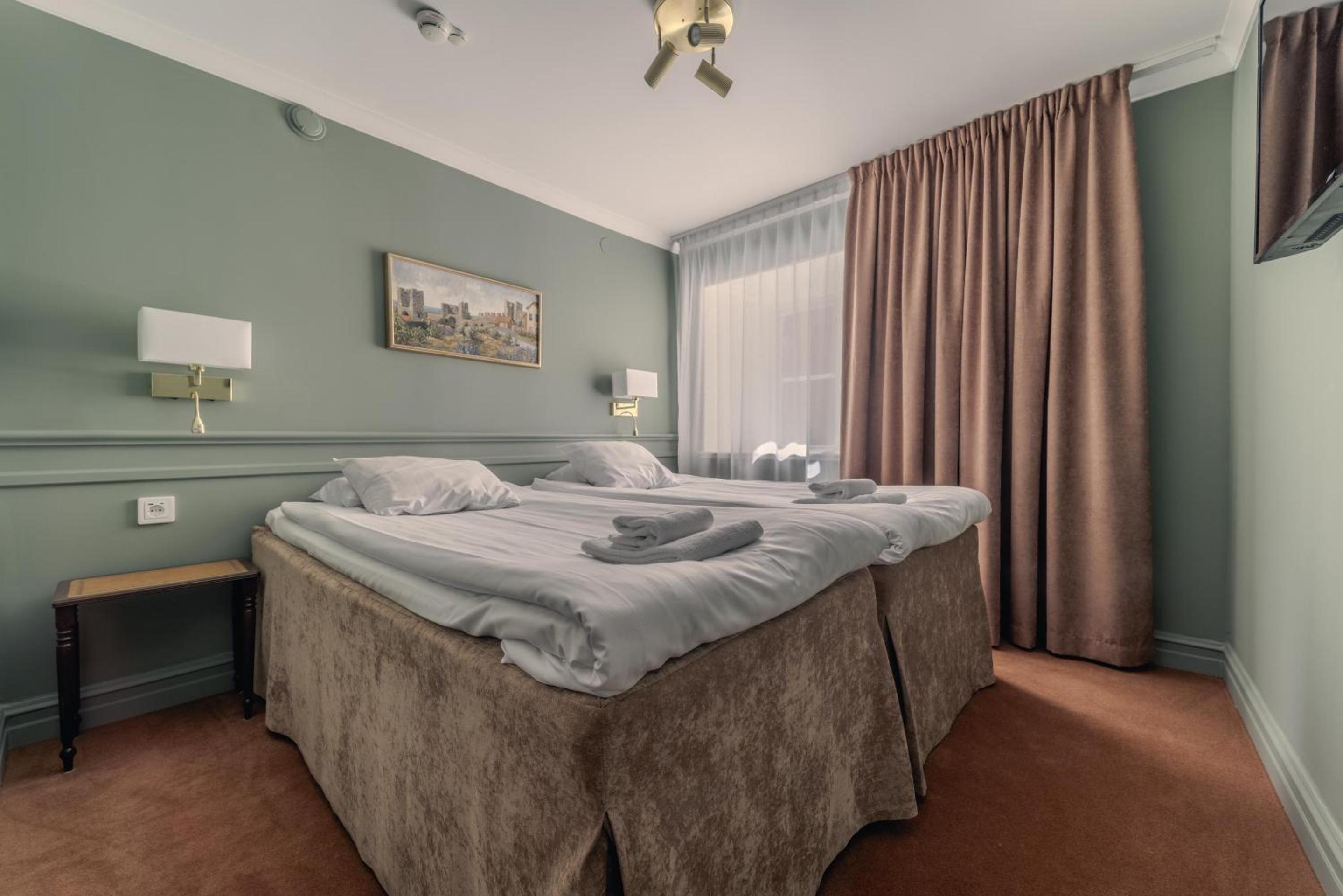 Two-Bedroom Suite with Four Single Beds, Sea View and Living Room - Non-Smoking photo 1