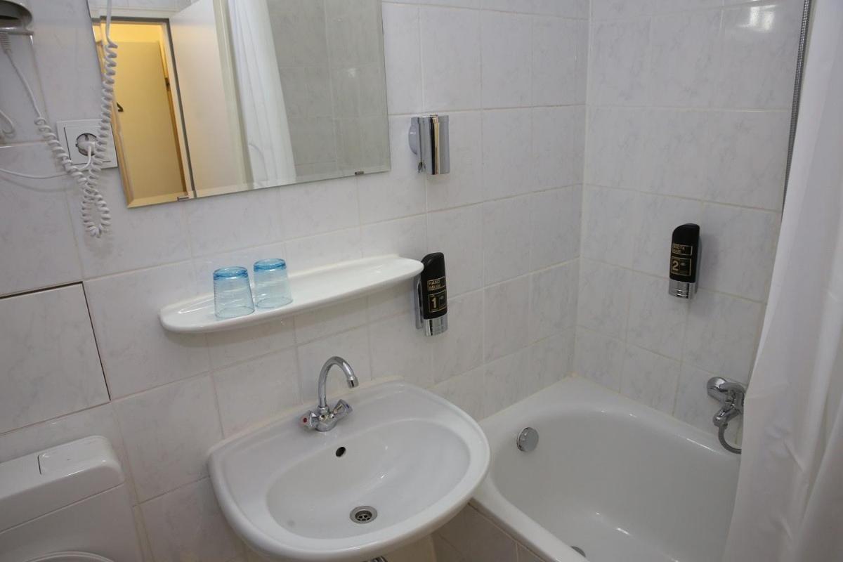 Standard Double Room photo 2