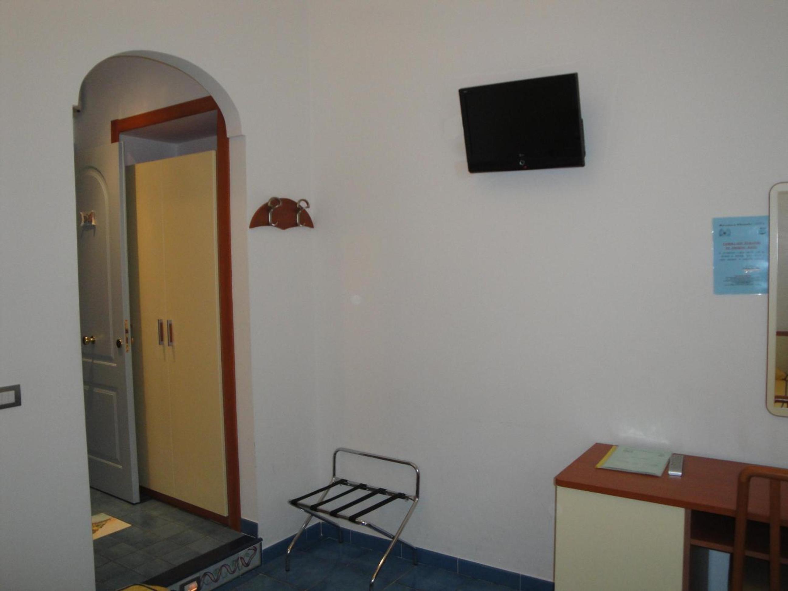 Economy Double Room with window photo 3