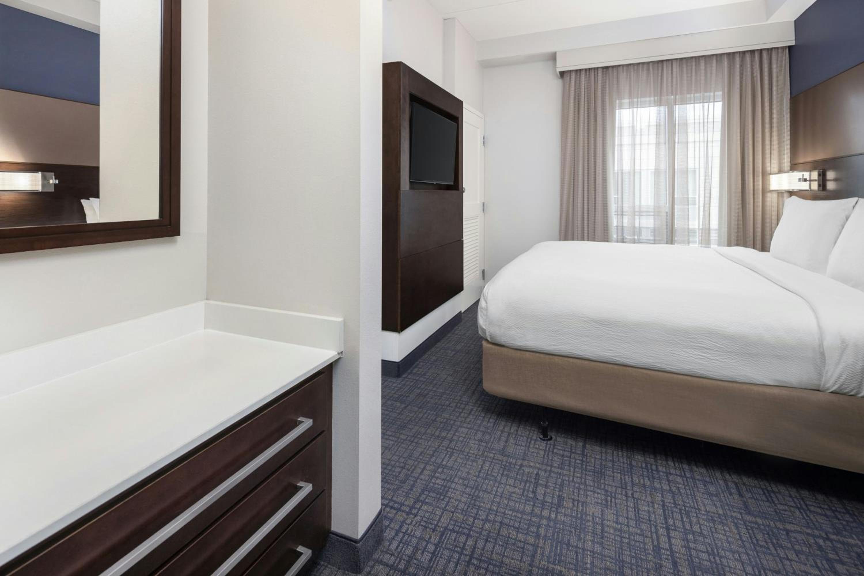 One-Bedroom King Suite with Sofa Bed and Roll-in Shower - Mobility and Hearing Accessible