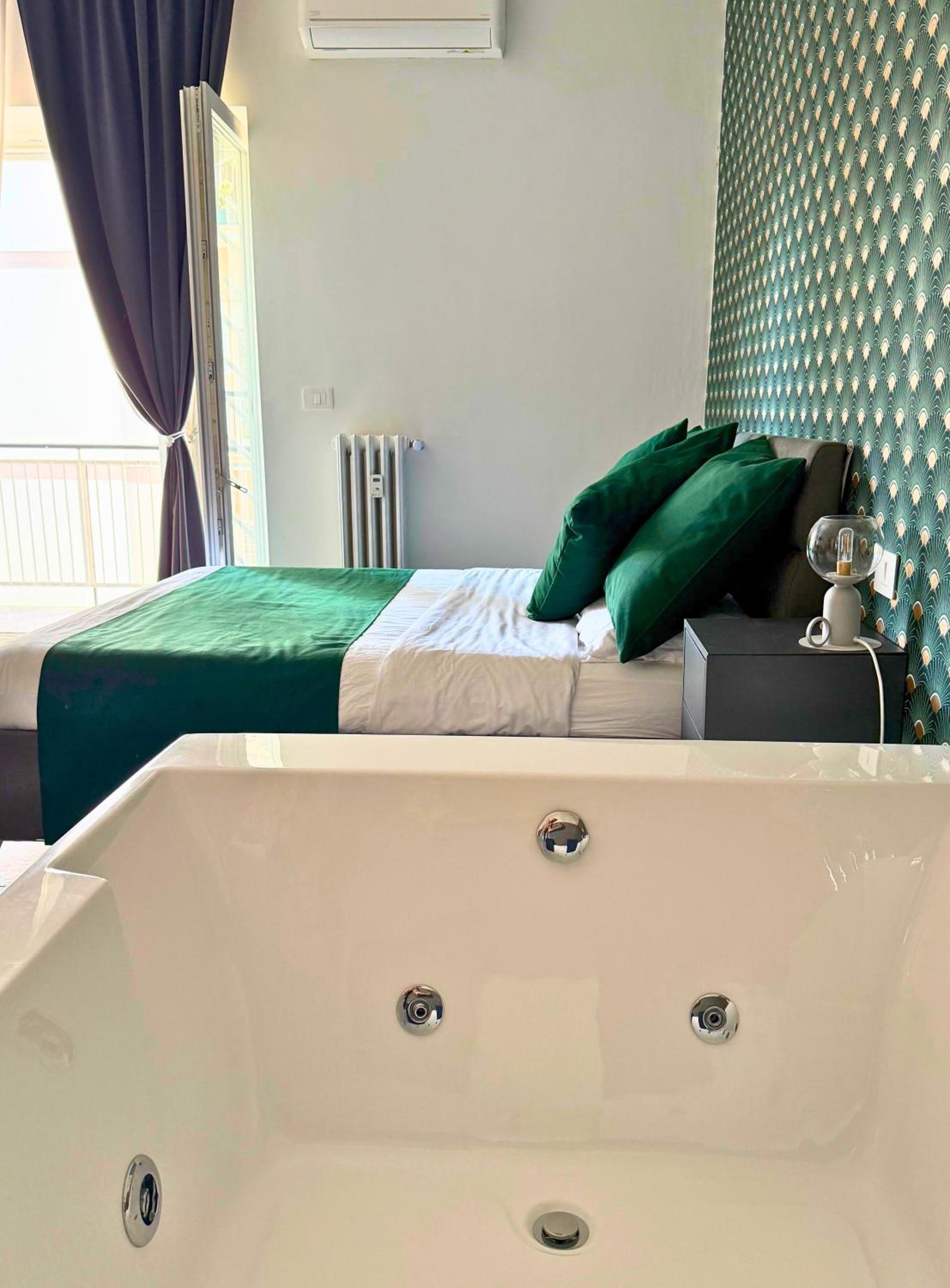 Suite with Hot Tub