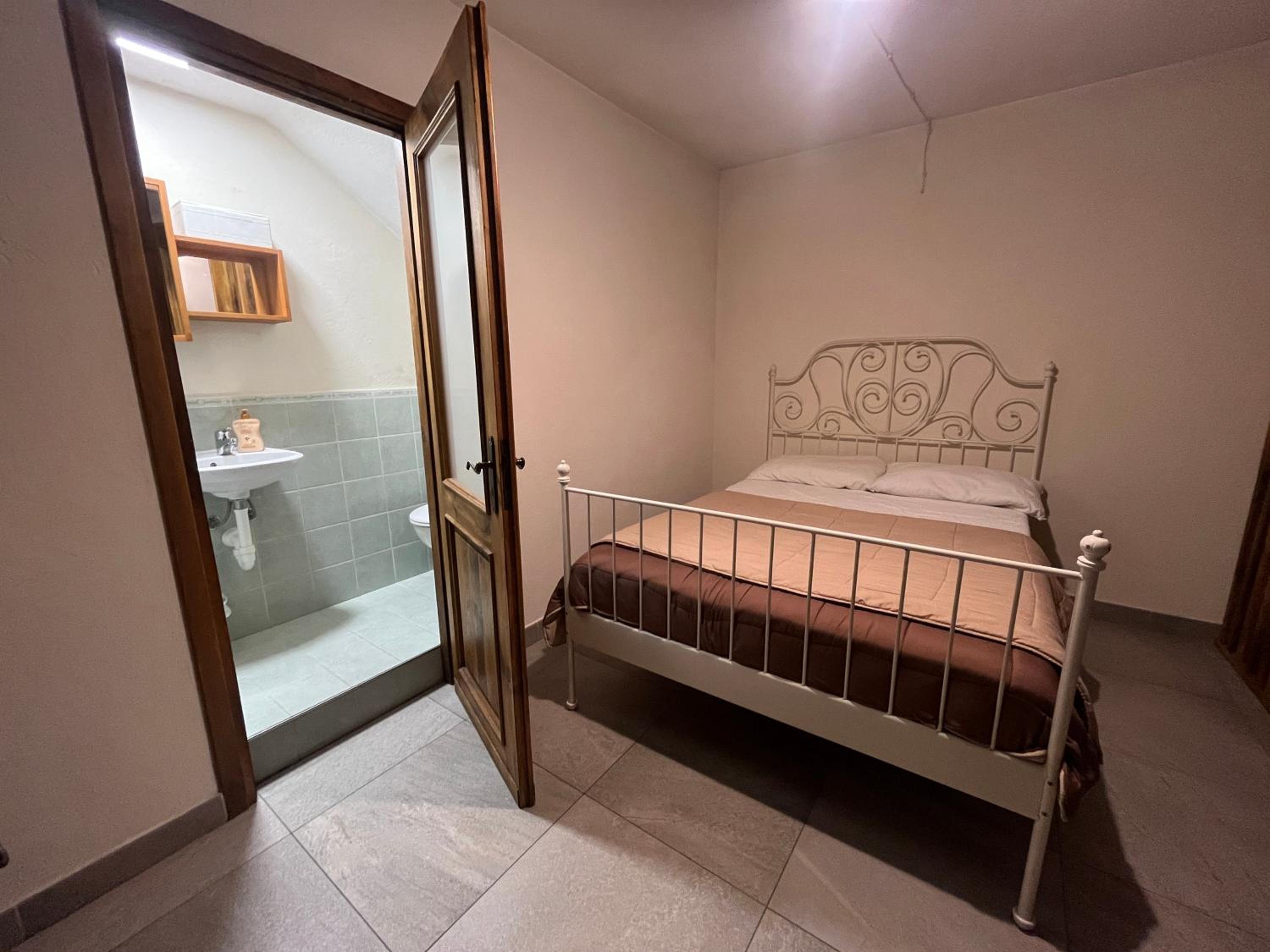 Studio Apartment with One Double Bed photo 2