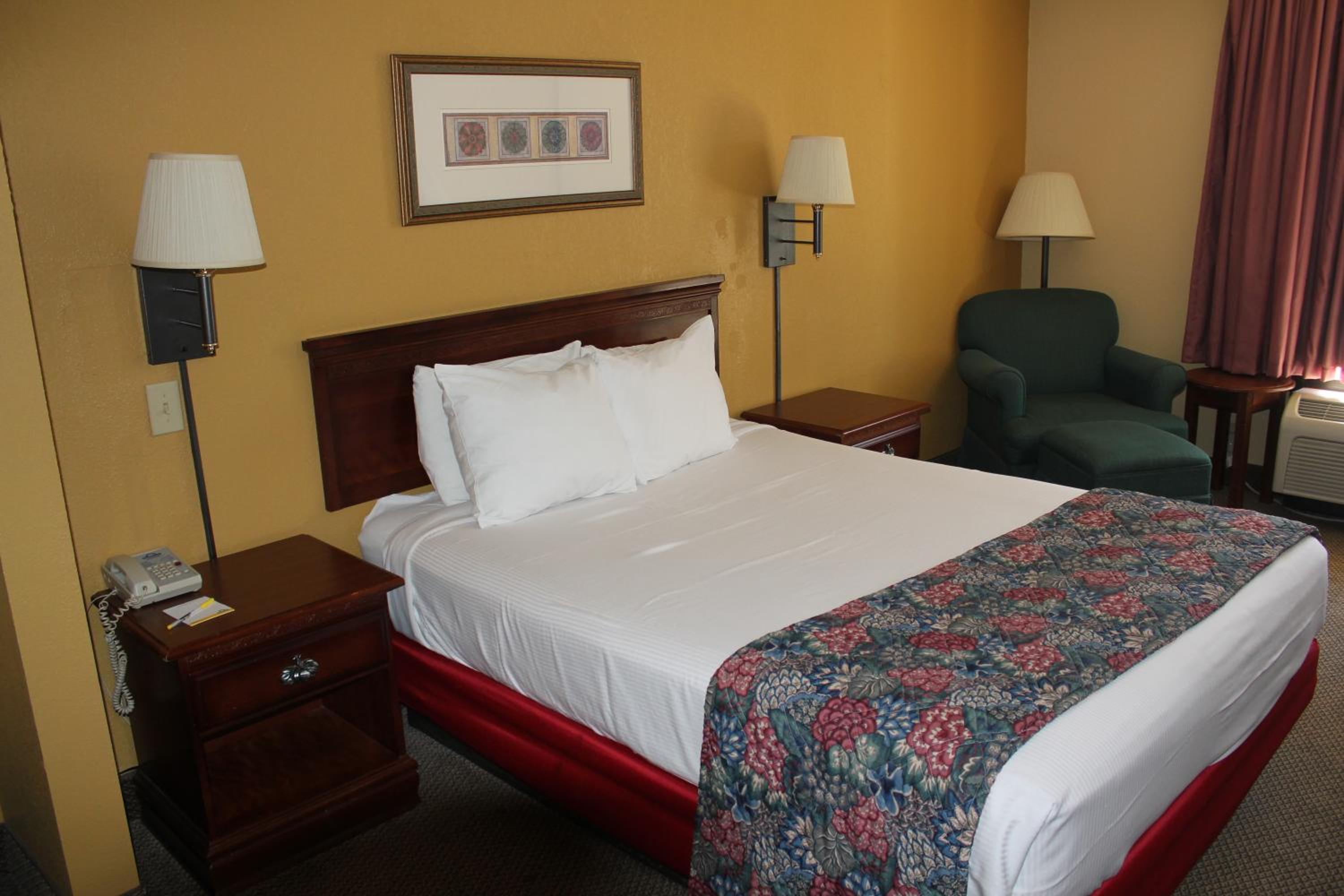 Queen Room - Non-Smoking - Photo 2