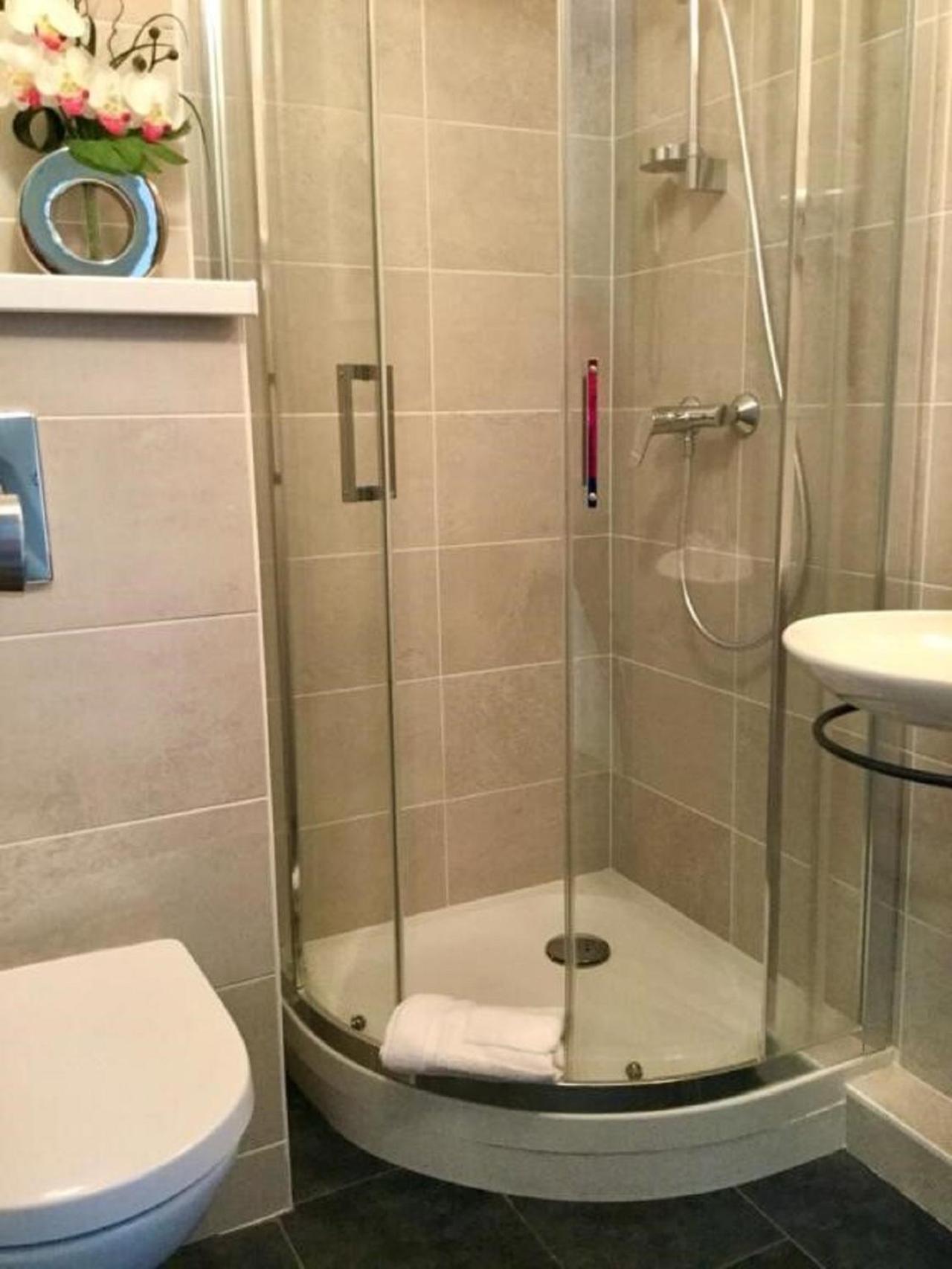 Standard Twin Room - Photo 2