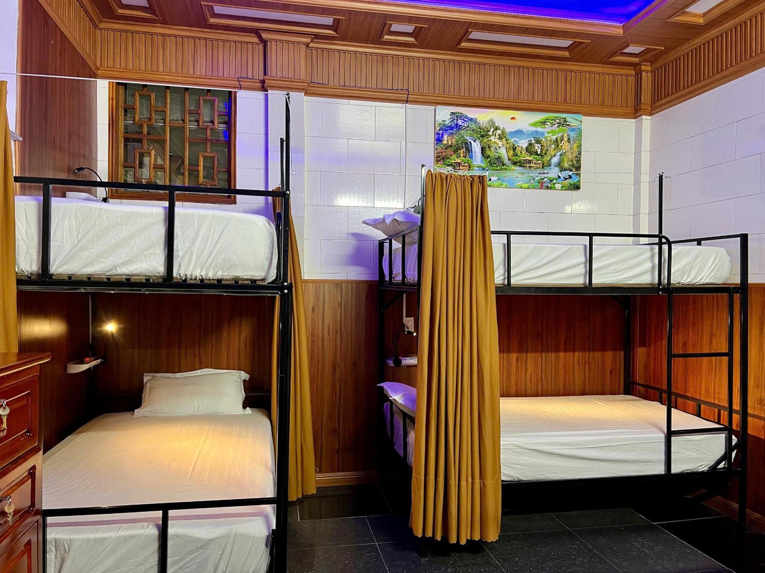 Bed in 6-Bed Female Dormitory Room photo 3