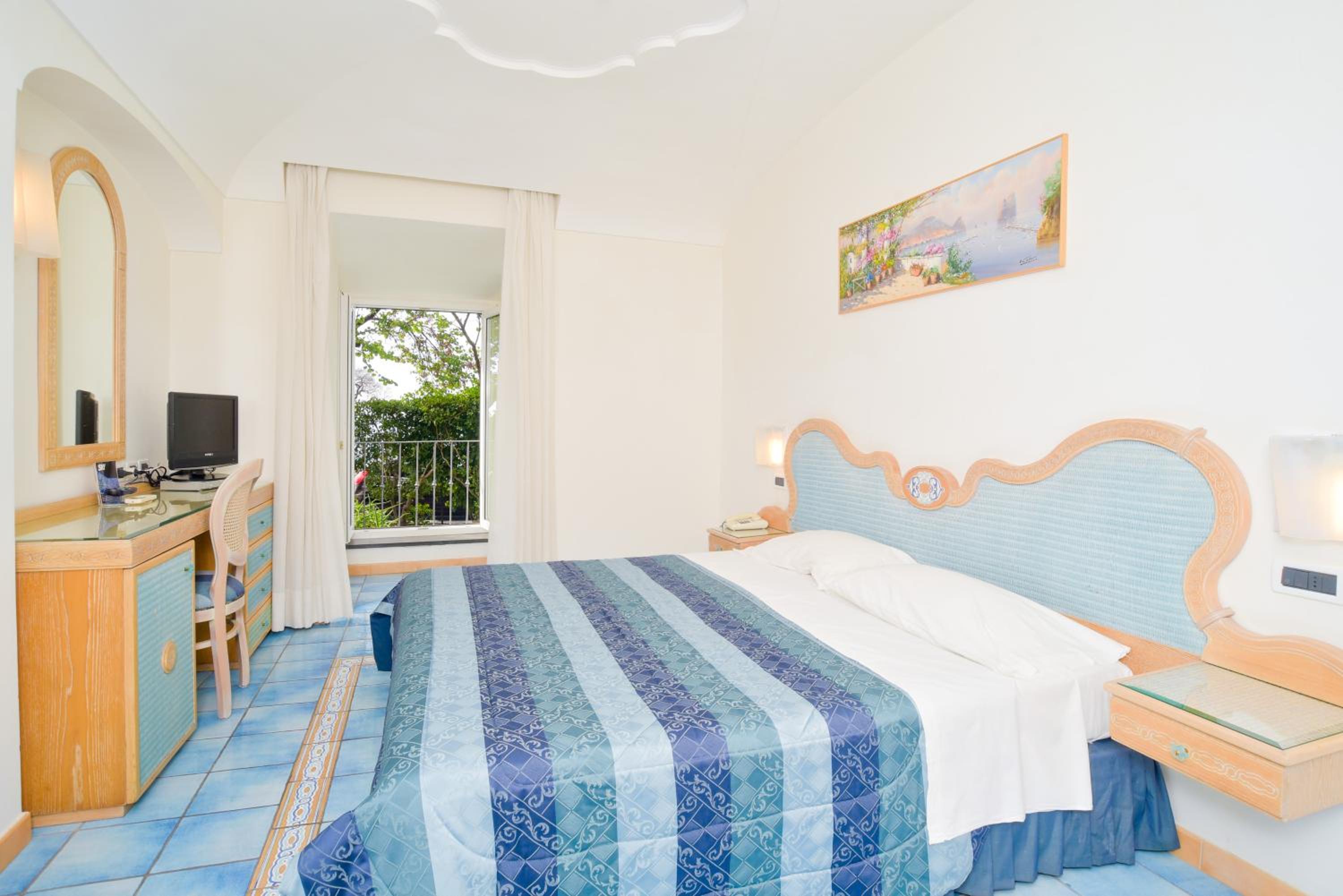 Standard Double Room - Photo 13
