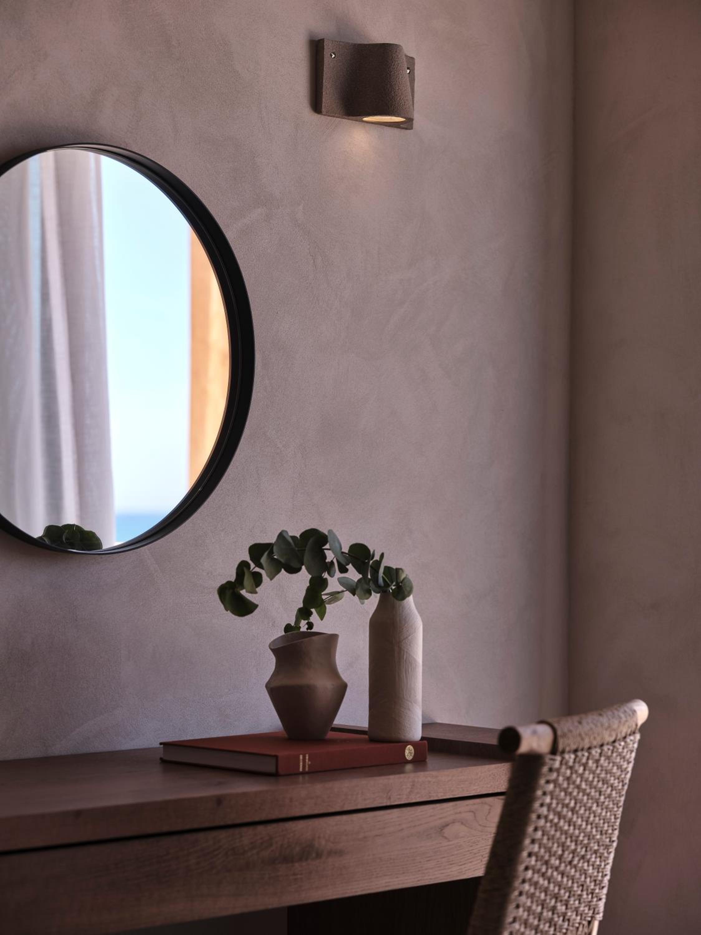 Luxe Room with Pool View thumbnail 5