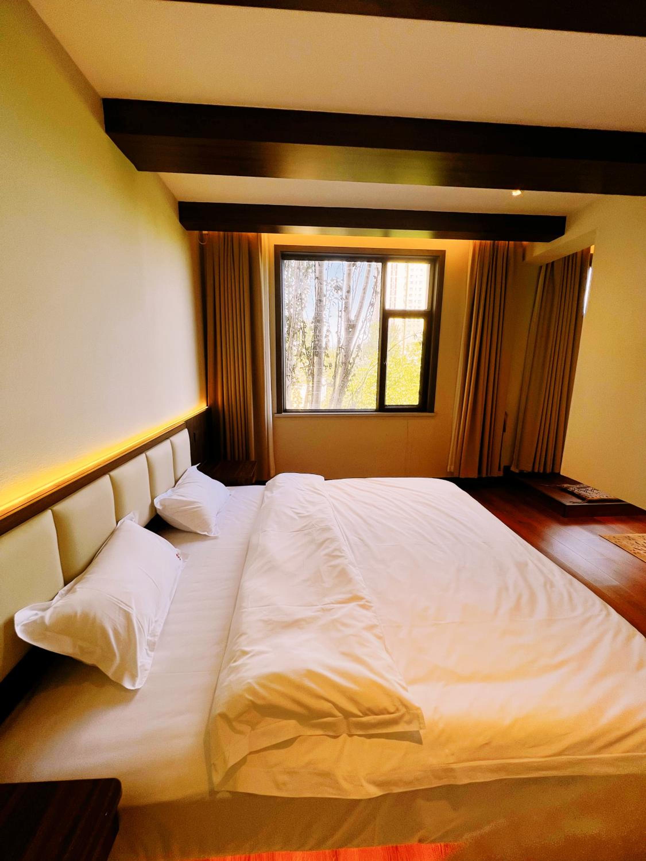 Deluxe King Room photo 3