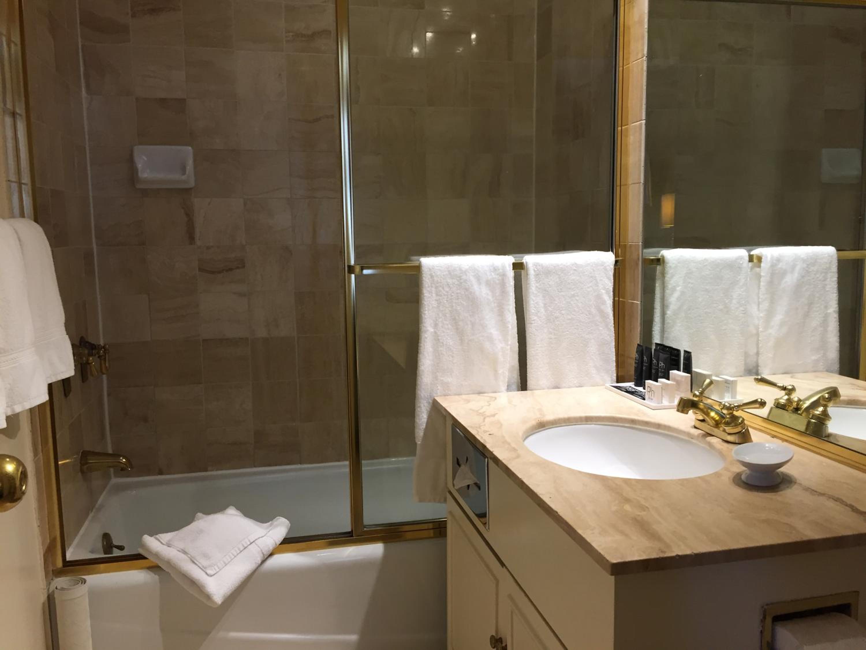 Deluxe Double Room with Two Double Beds - Photo 5